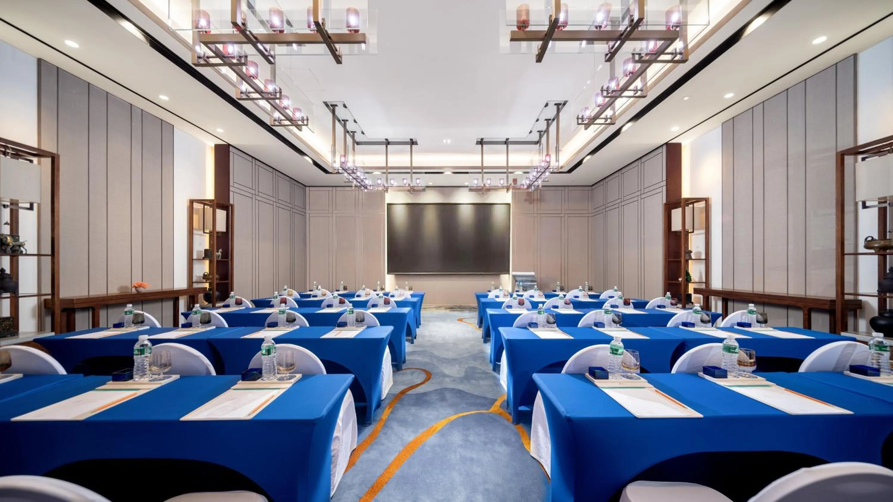 Meeting/conference room in Hotel Indigo Dali Erhai by IHG