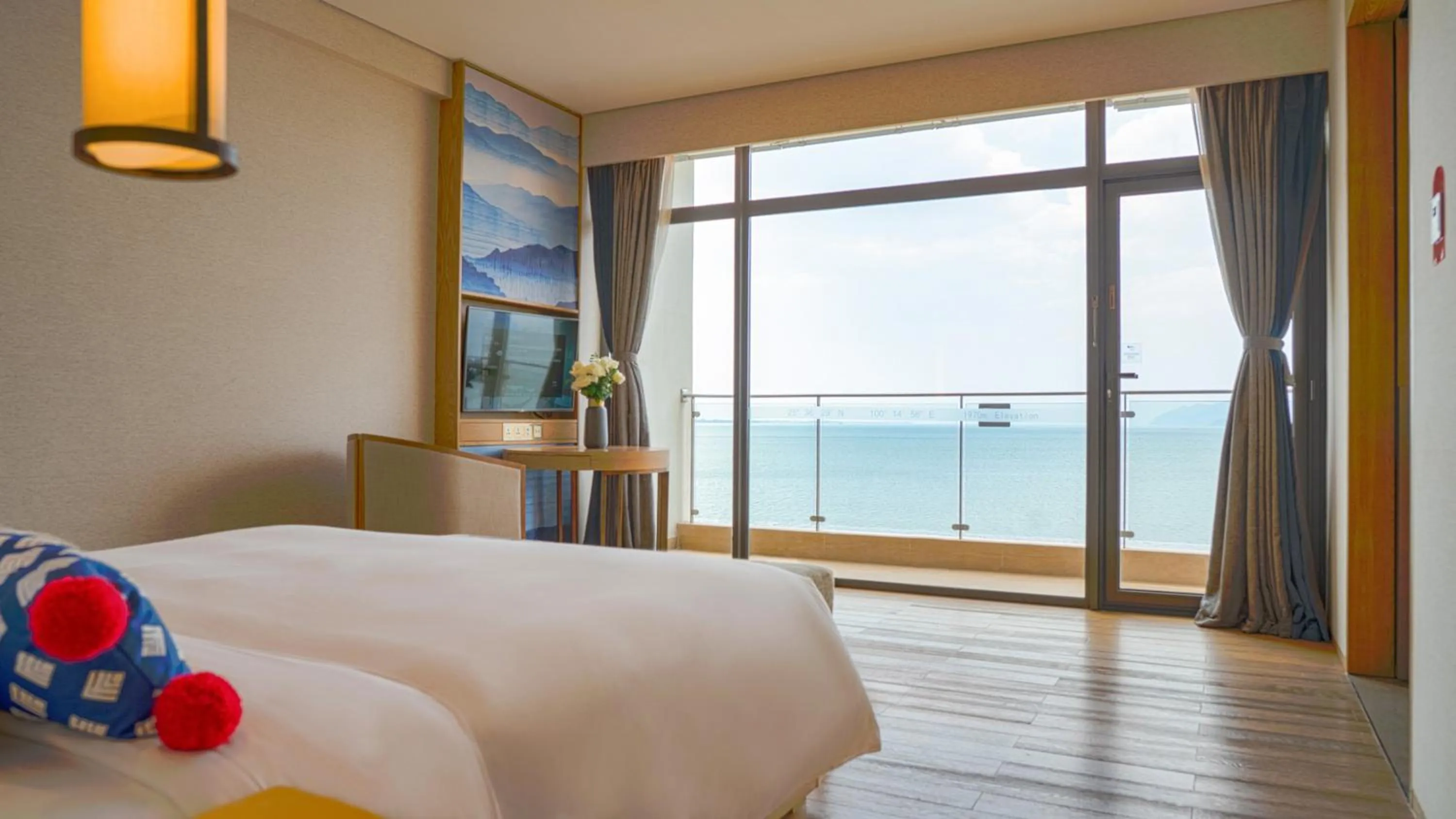 Photo of the whole room, Bed in Hotel Indigo Dali Erhai by IHG