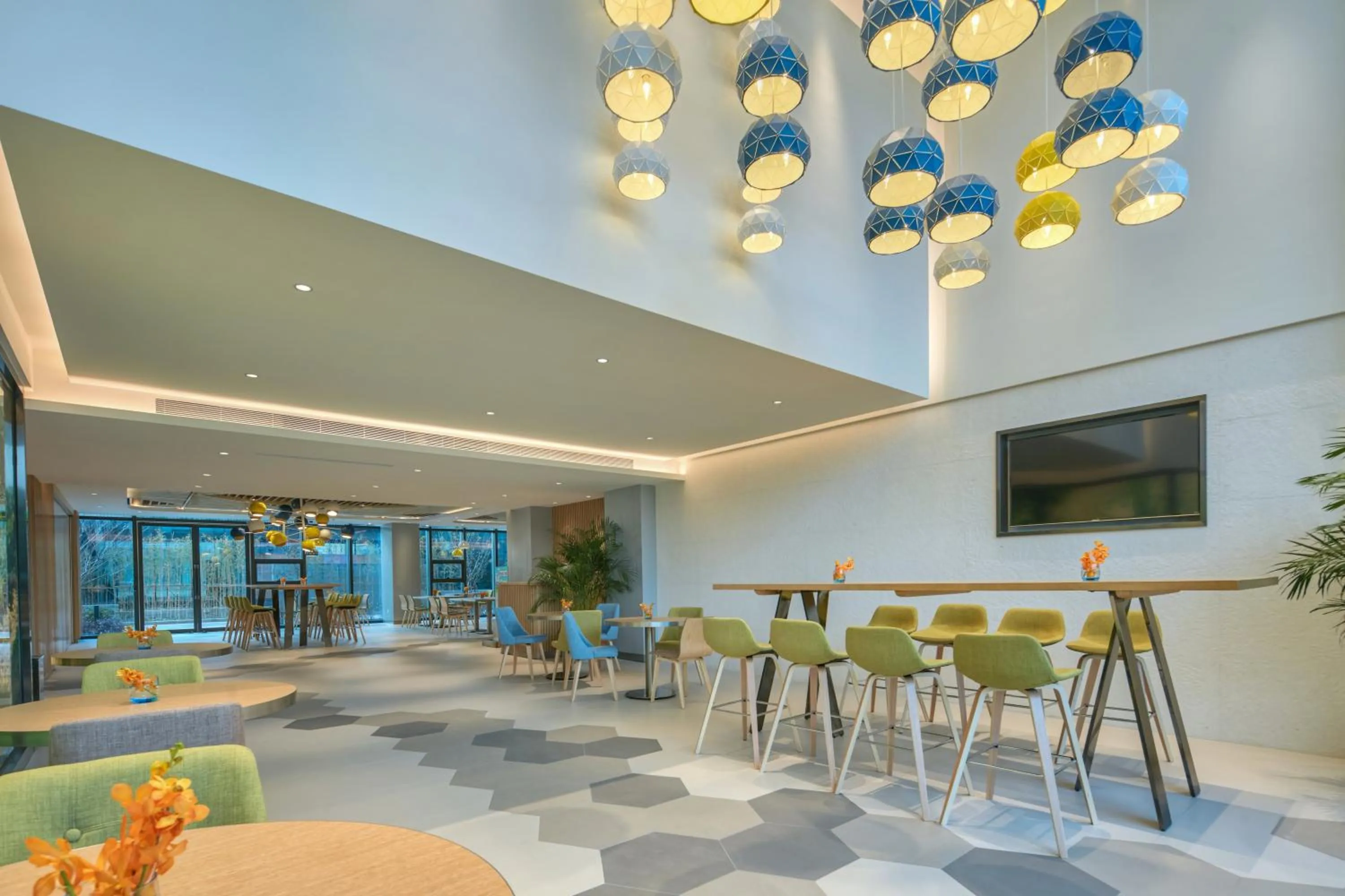 Restaurant/places to eat in Holiday Inn Express Nantong Textile City by IHG
