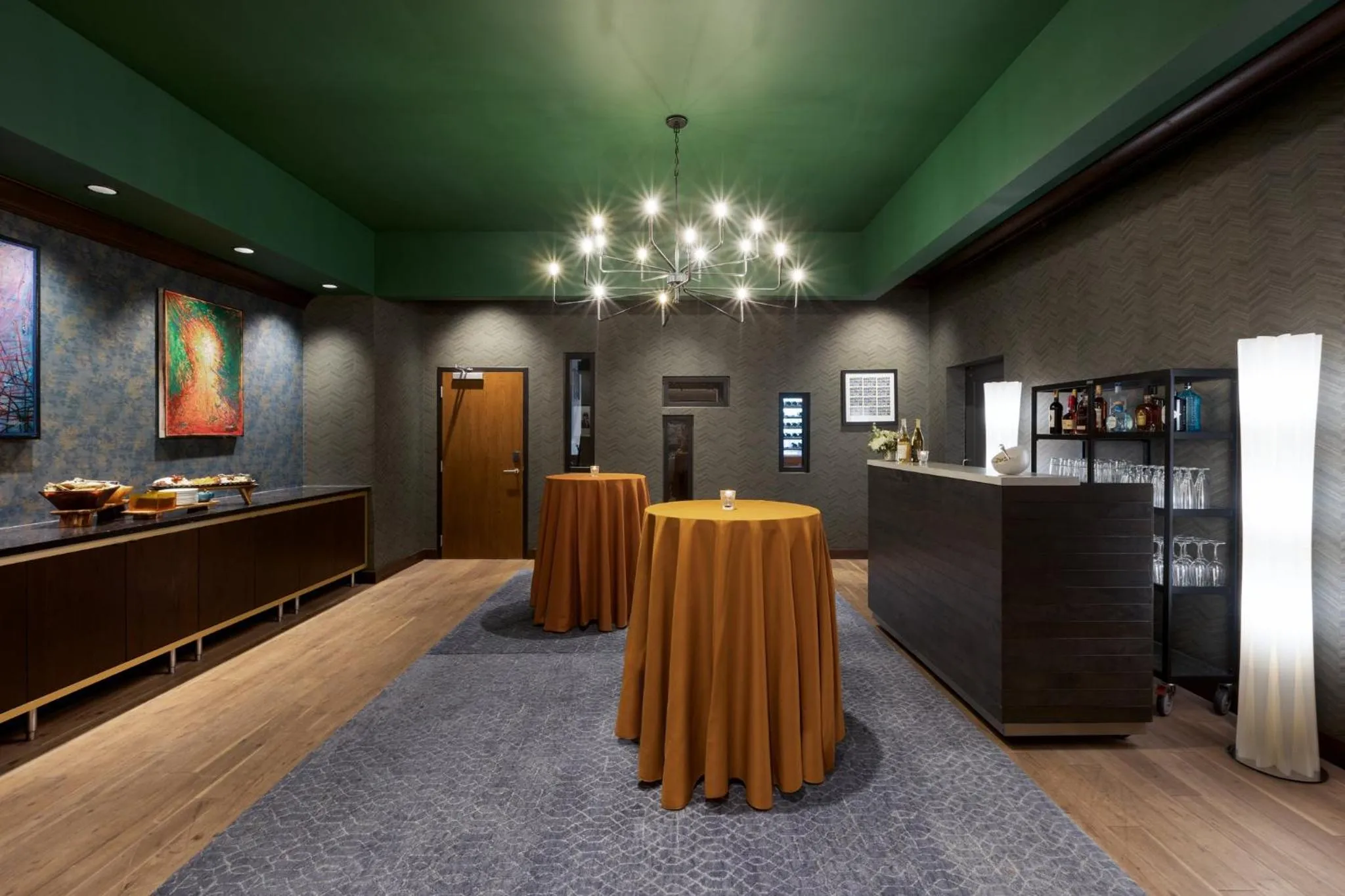 Restaurant/places to eat in InterContinental Minneapolis - St. Paul Airport by IHG