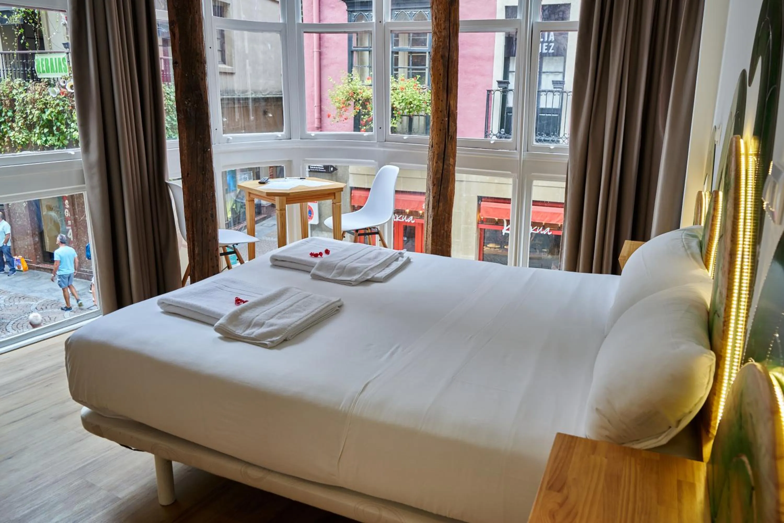 Bed in Pensión AliciaZzz Bed And Breakfast Bilbao