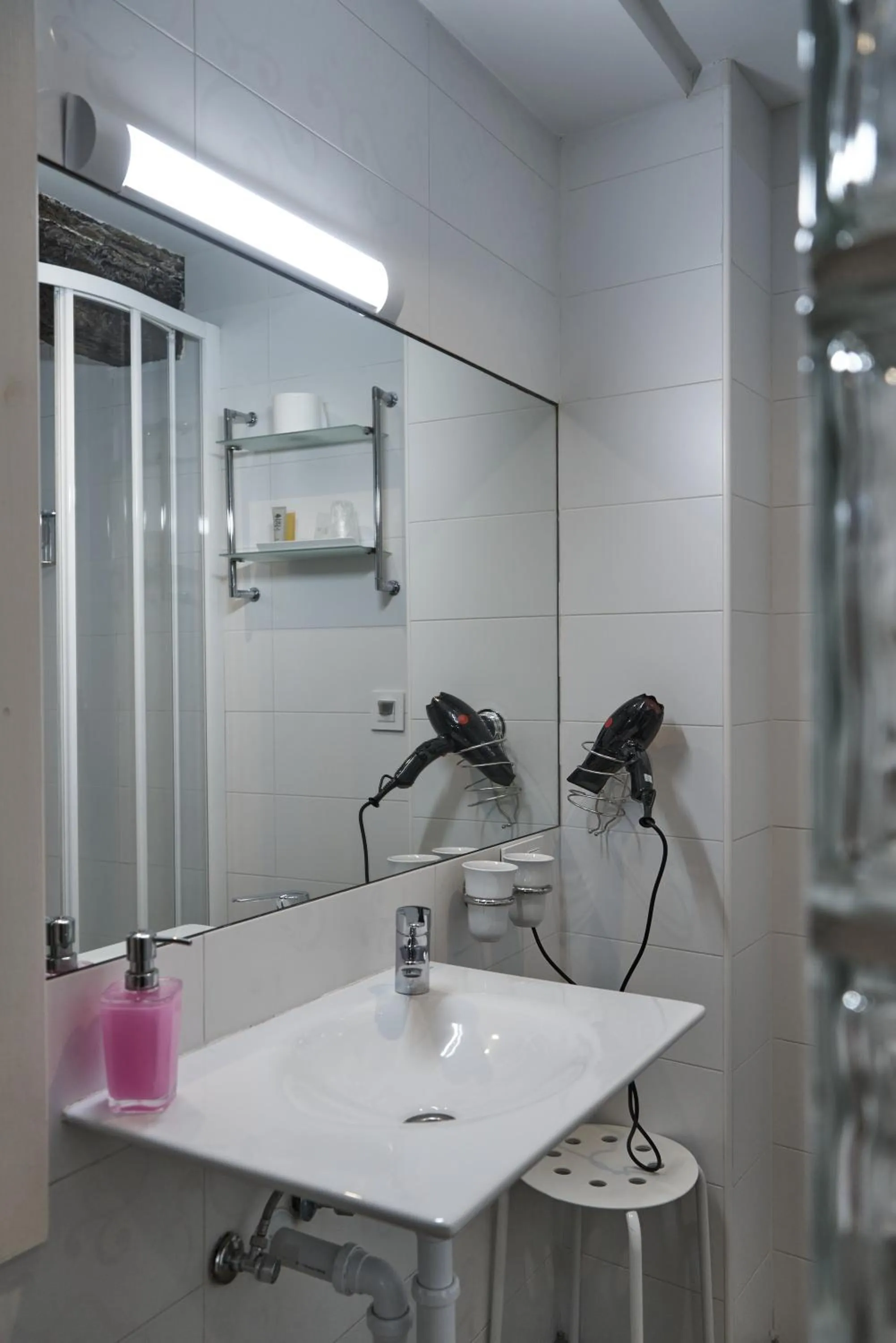 Bathroom in Pensión AliciaZzz Bed And Breakfast Bilbao