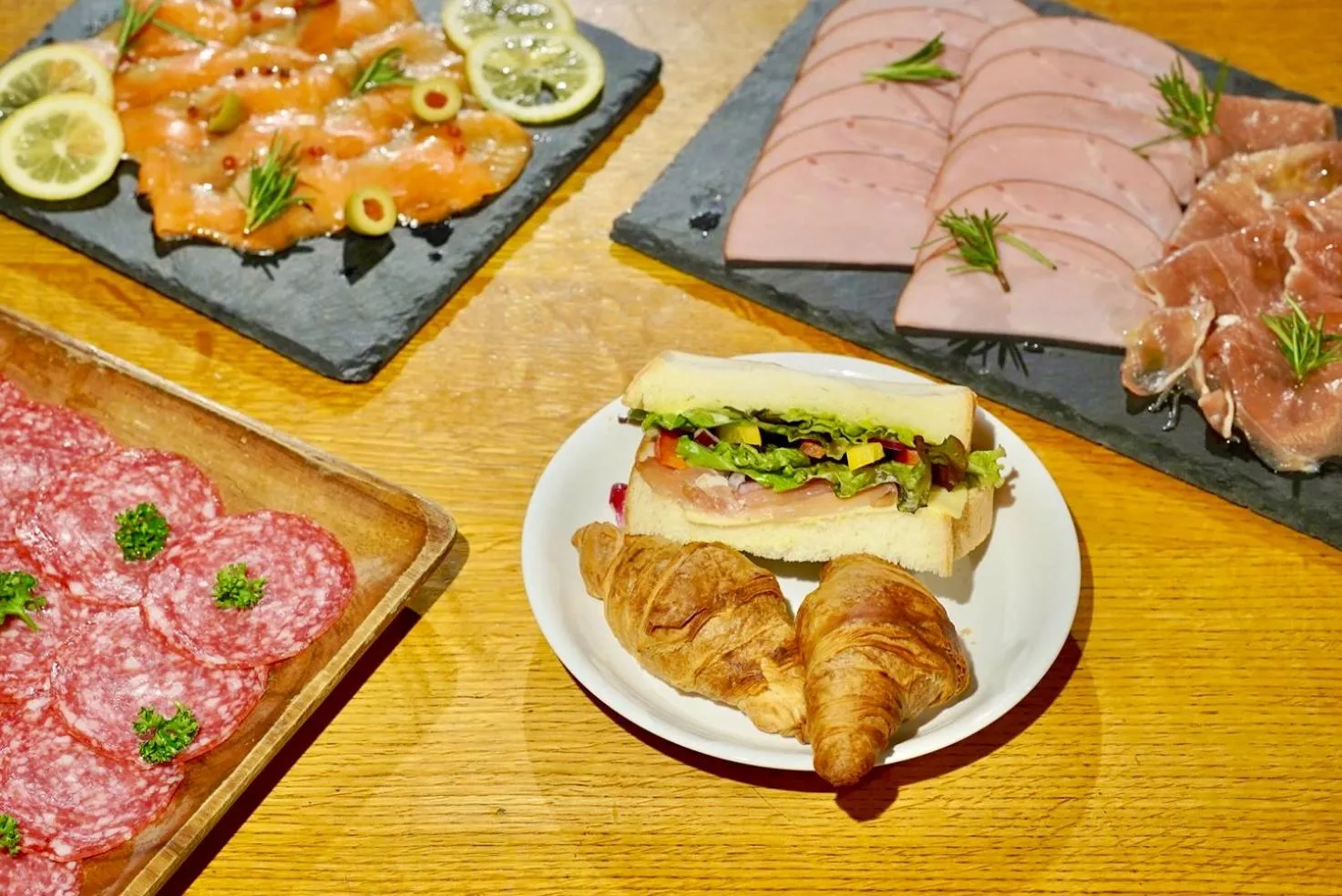 Food and drinks in Henn na Hotel Tokyo Akasaka