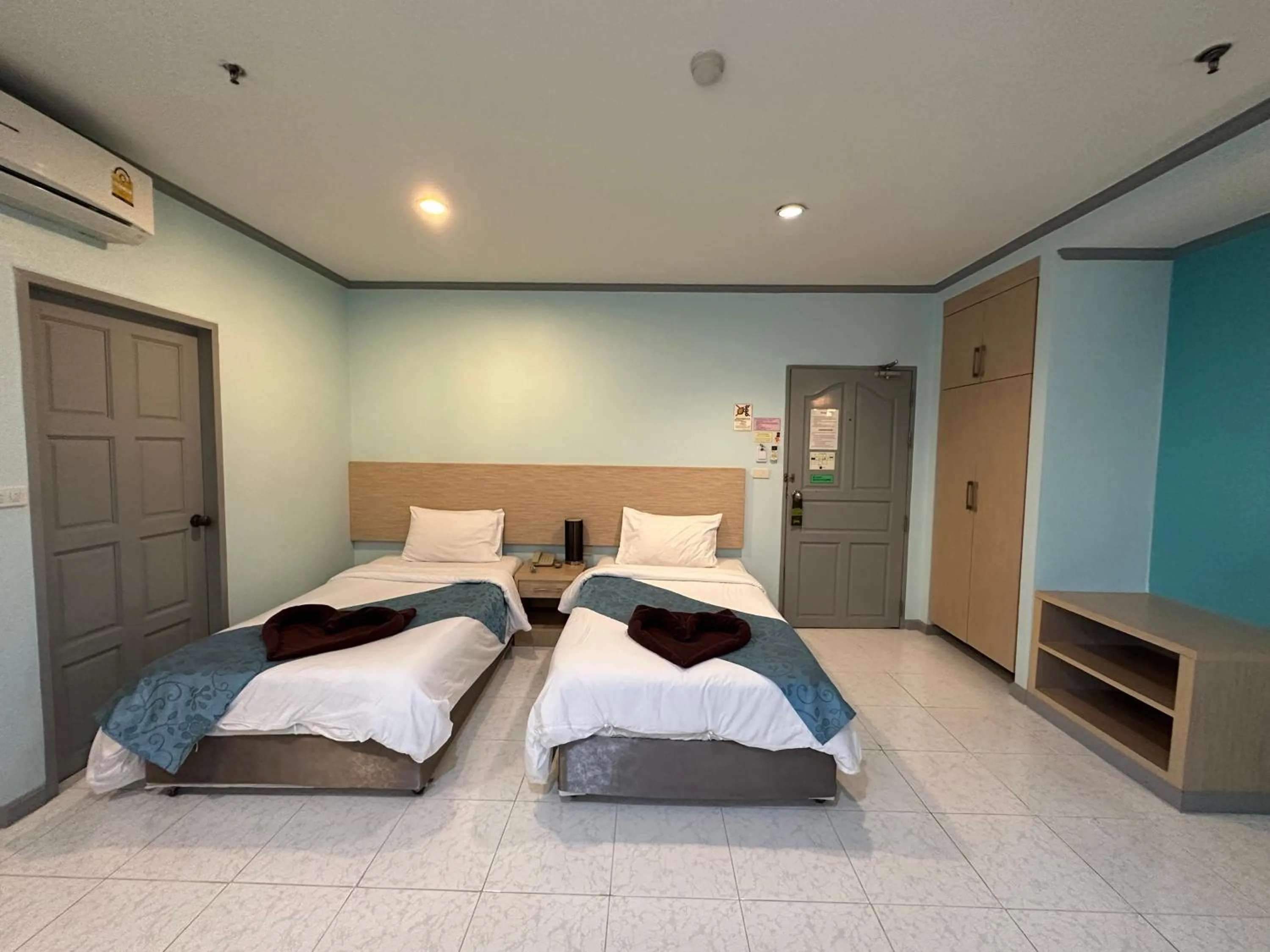 Bed in Thipurai City Hotel