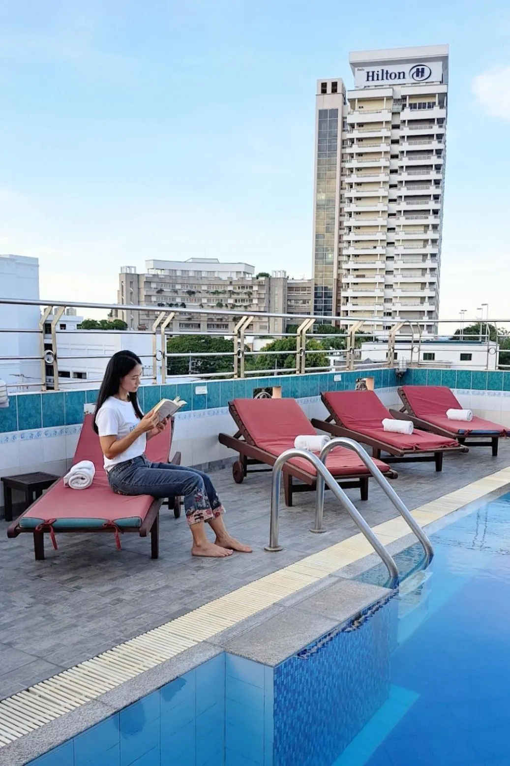 Swimming pool in Thipurai City Hotel