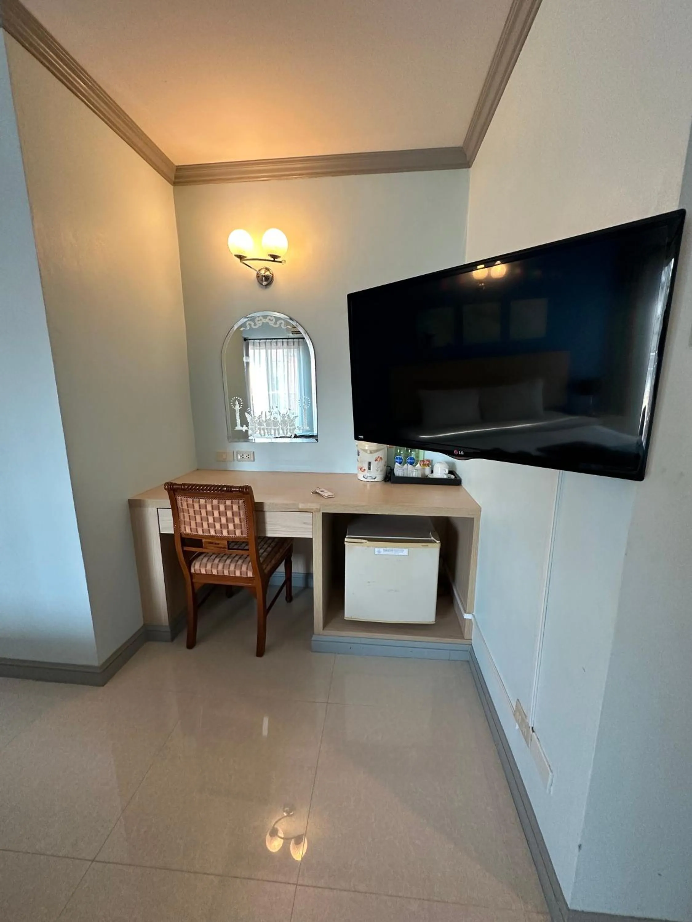 TV and multimedia in Thipurai City Hotel