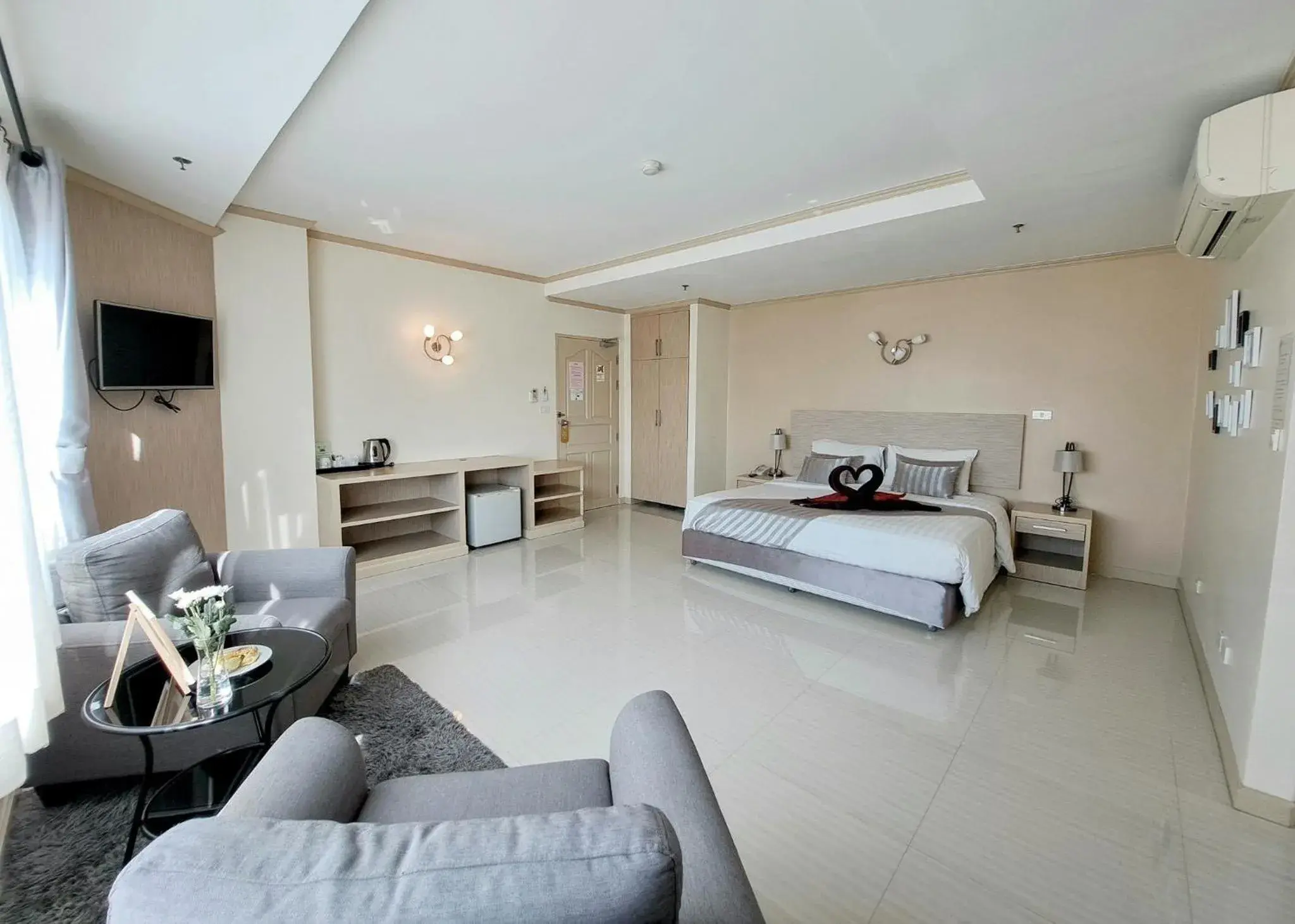 Junior Suite with Bathtub in Thipurai City Hotel Junior Suite with Bathtub in Thipurai City Hotel