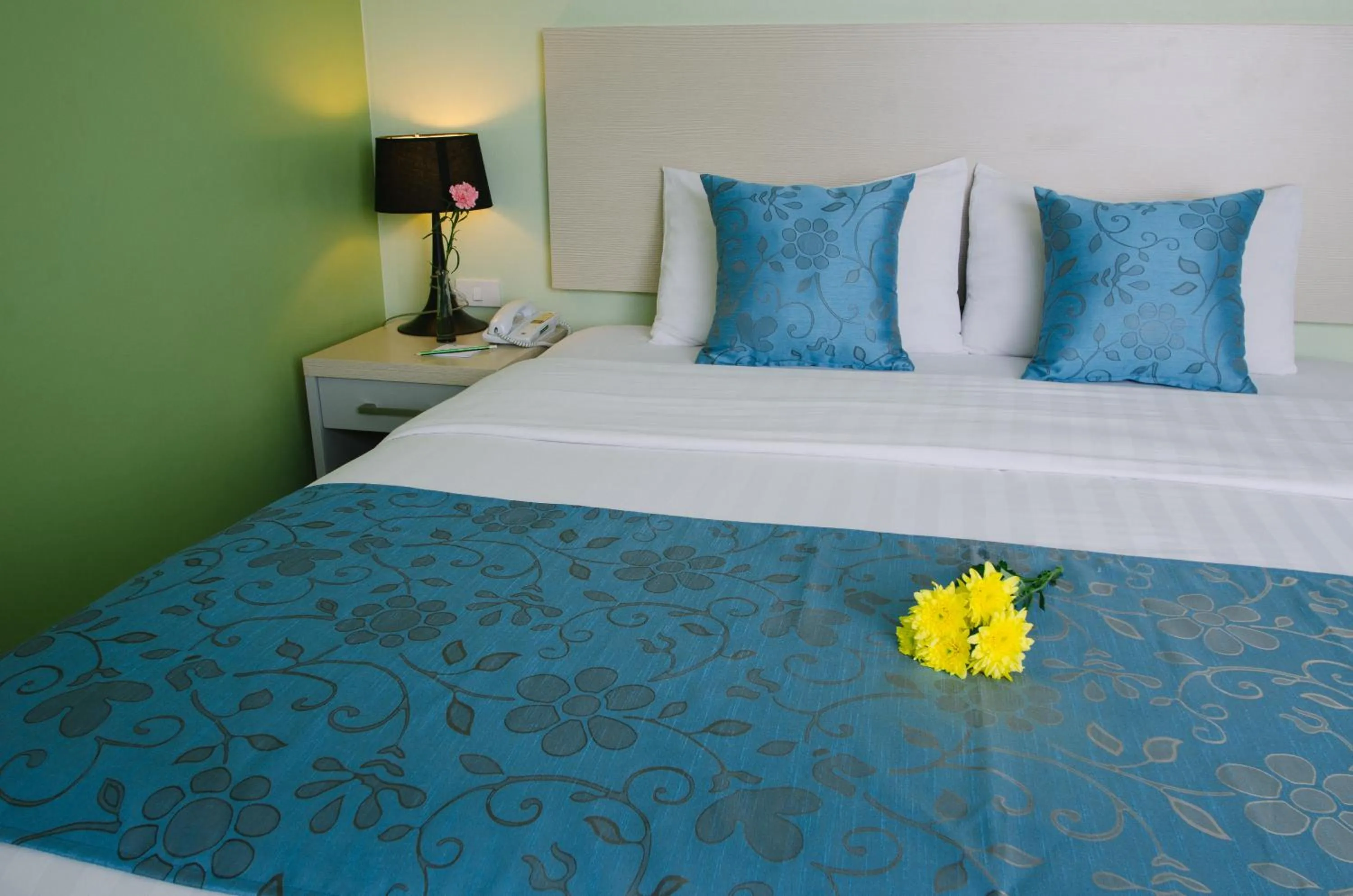 Bed in Thipurai City Hotel