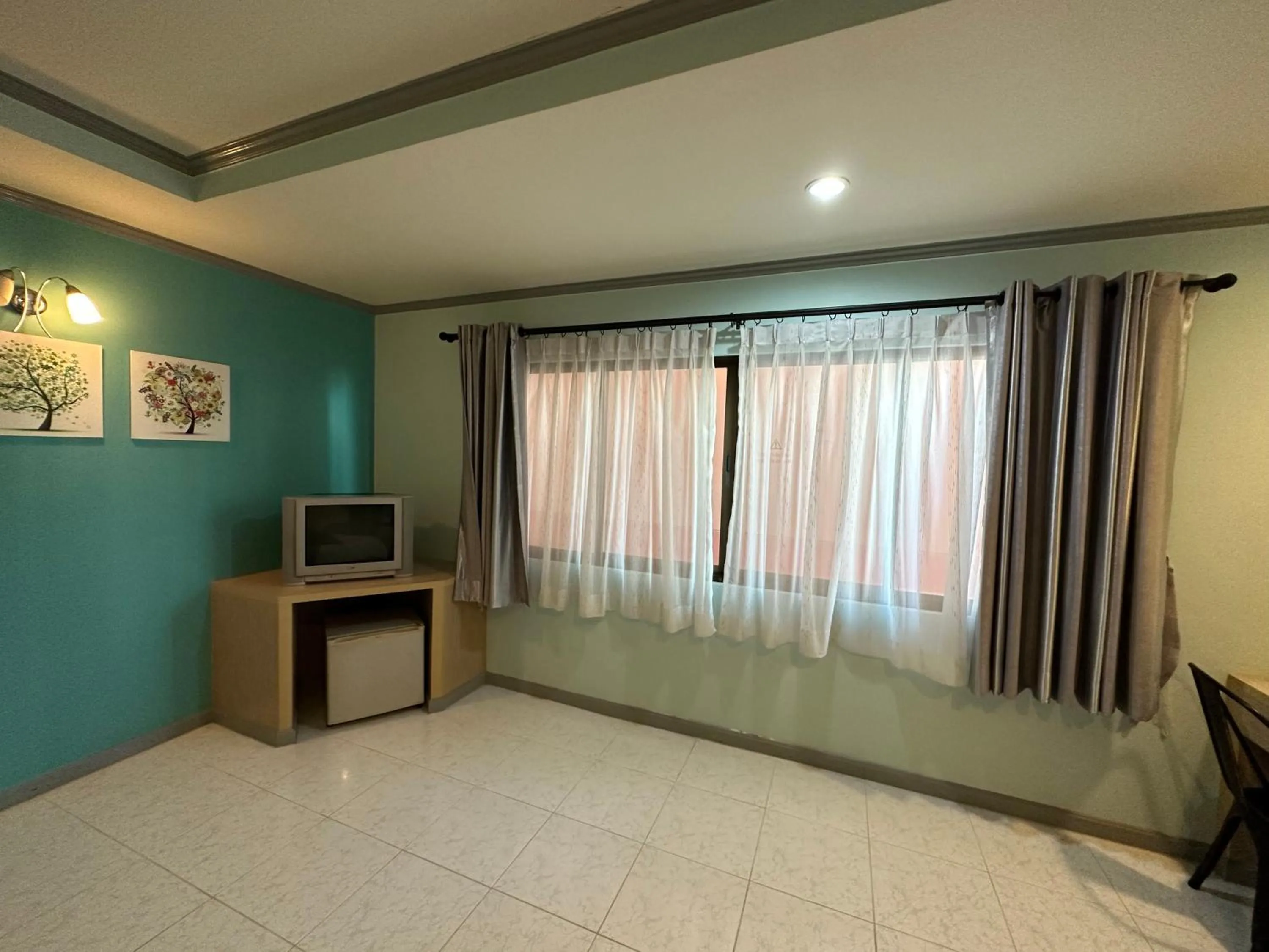 TV and multimedia in Thipurai City Hotel