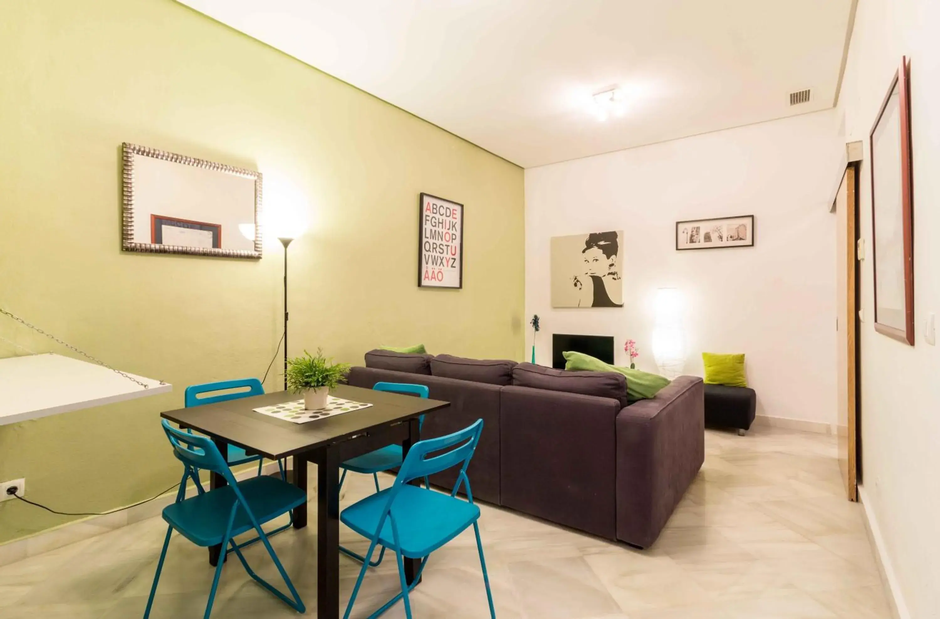 Two-Bedroom Family Apartment in La Casa del Conde de Gelves Apartments Two-Bedroom Family Apartment in La Casa del Conde de Gelves Apartments