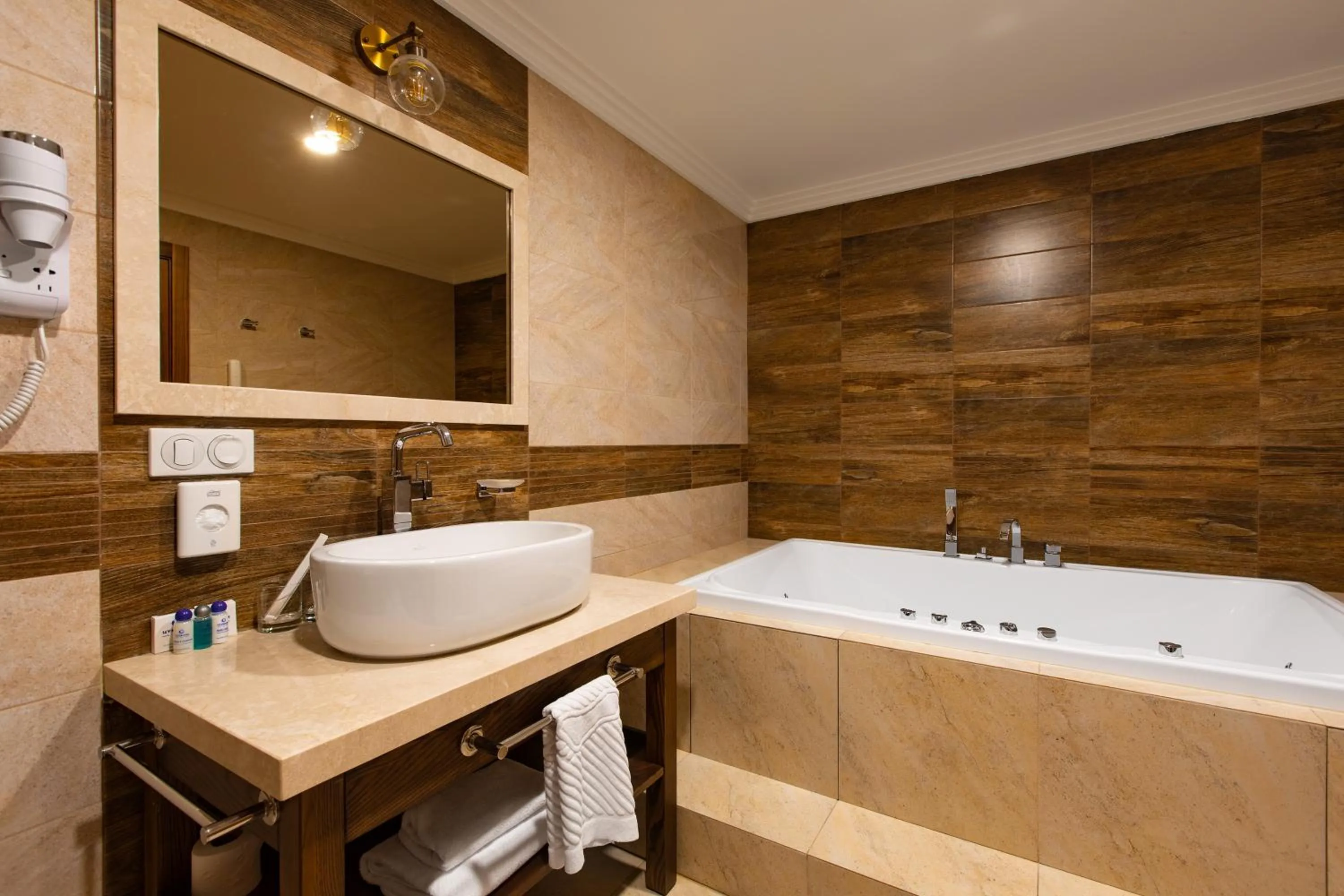 Hot Tub in Tsunami Spa Hotel