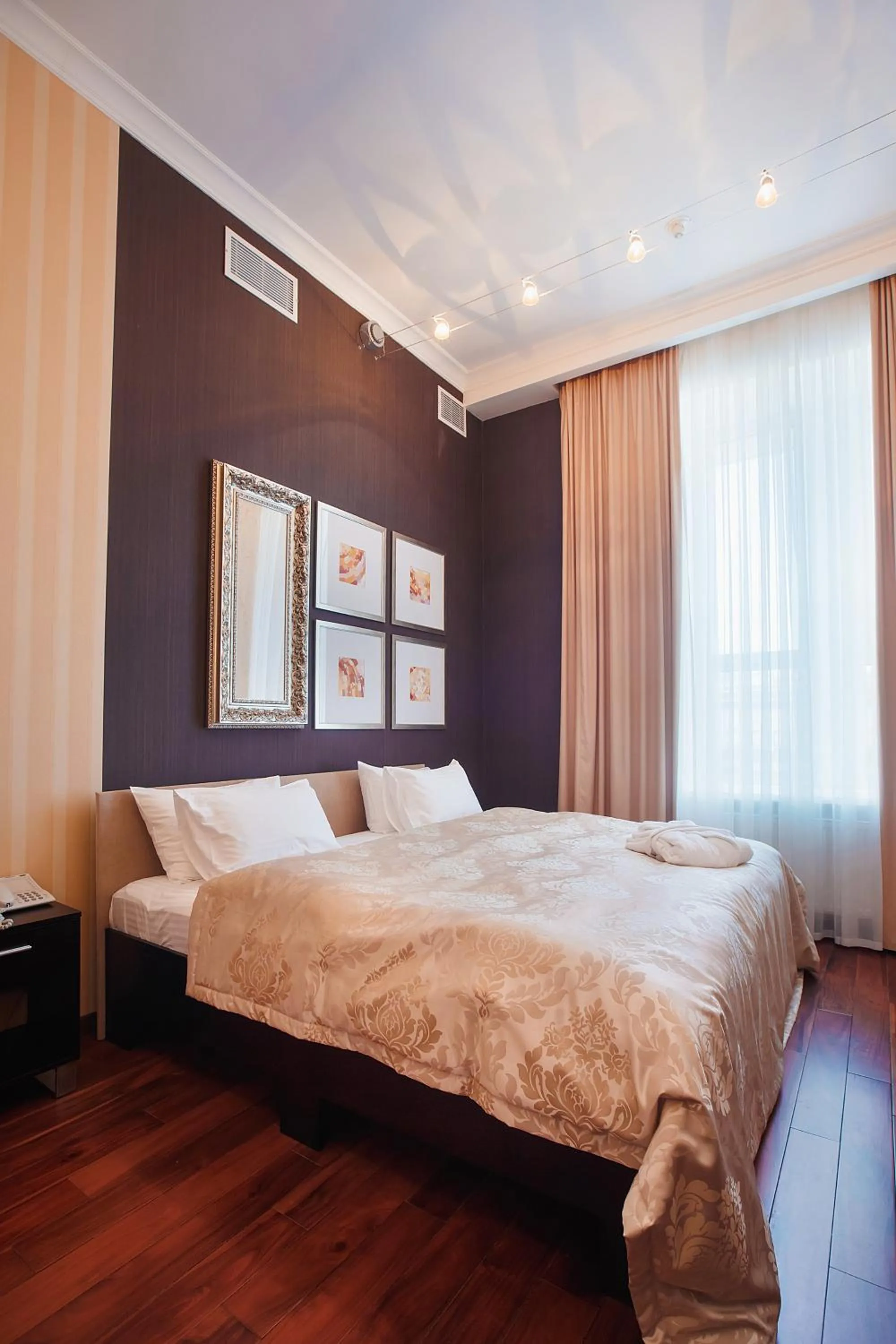 Photo of the whole room, Bed in Tsunami Spa Hotel