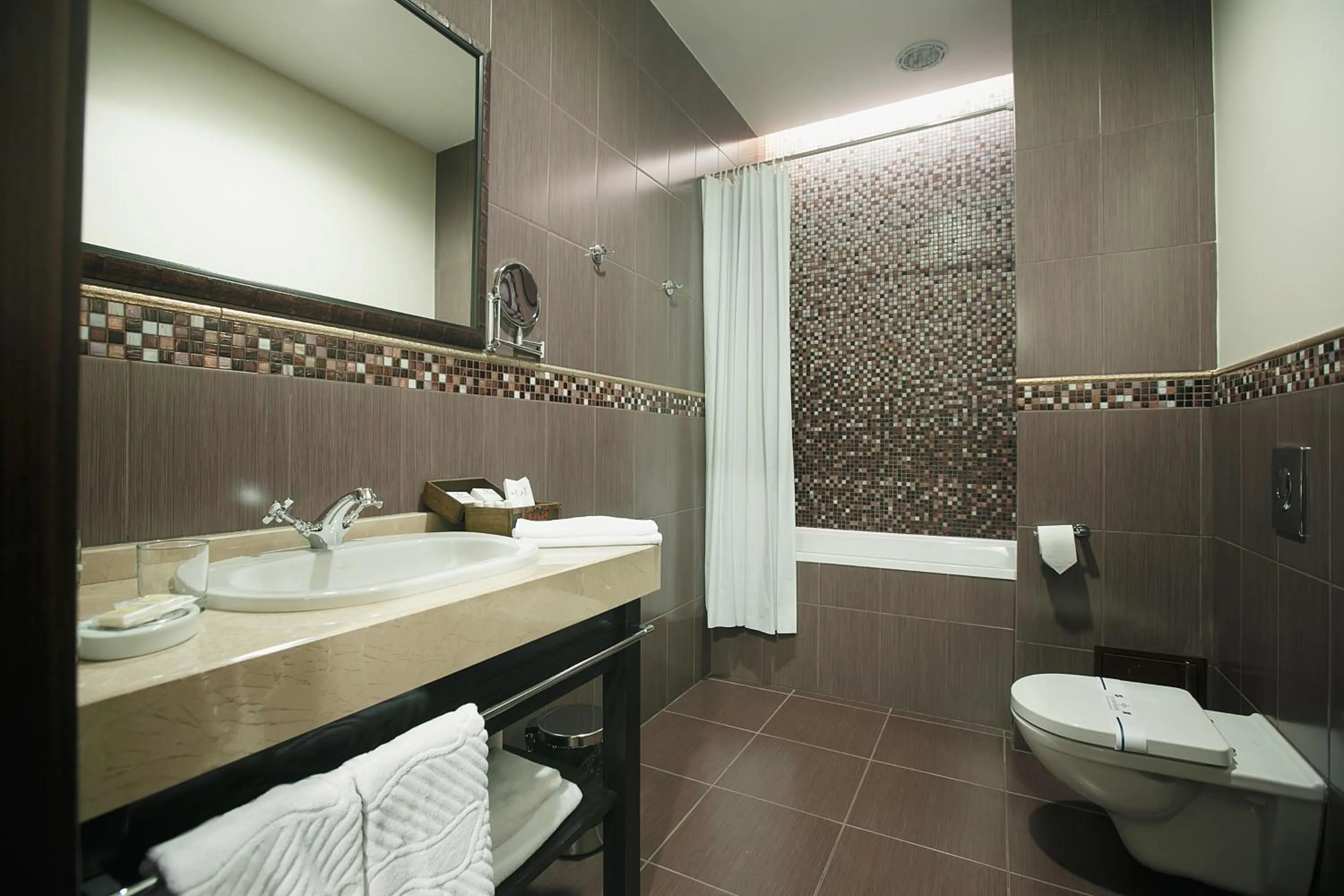 Bathroom in Tsunami Spa Hotel