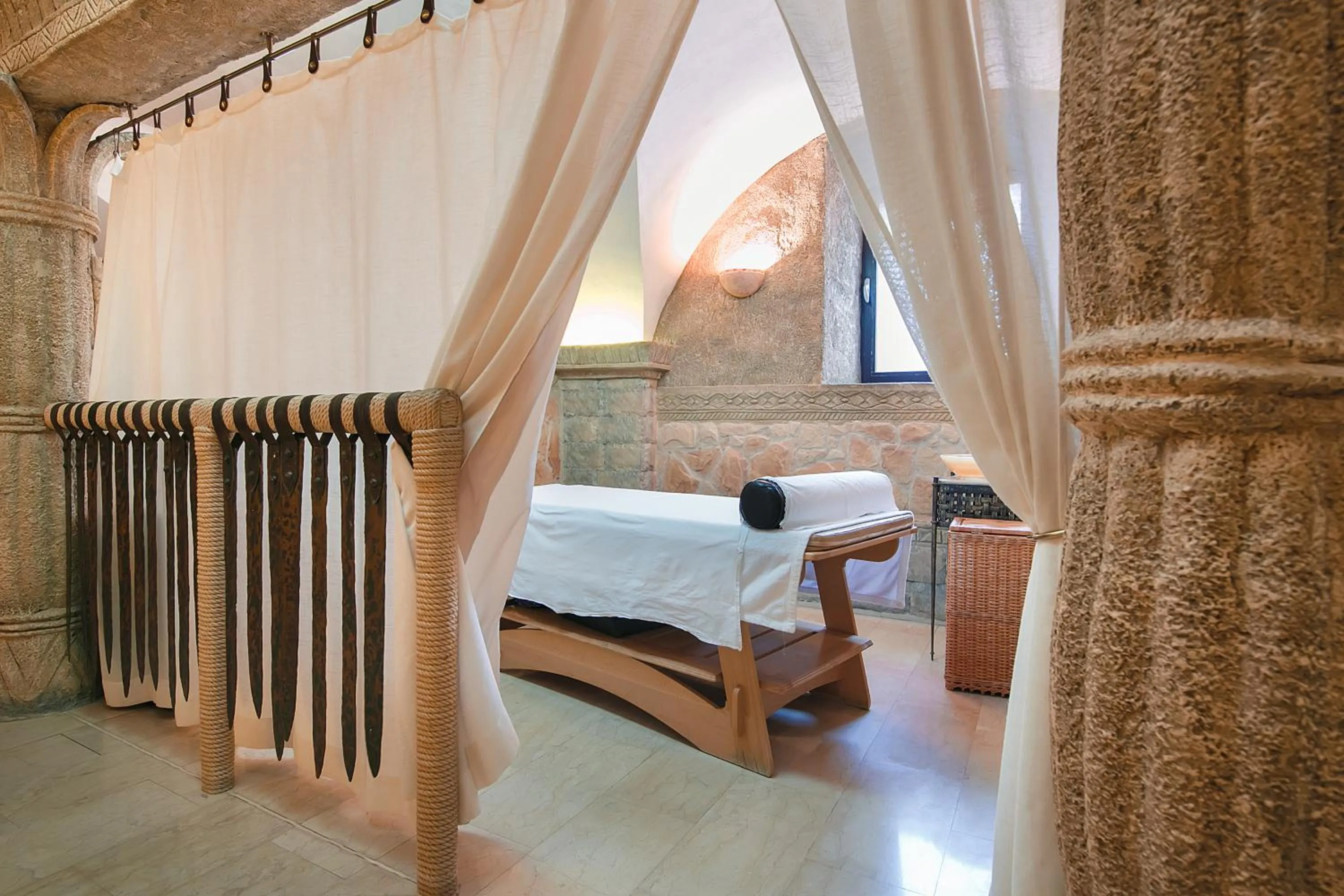 Massage, Bed in Tsunami Spa Hotel