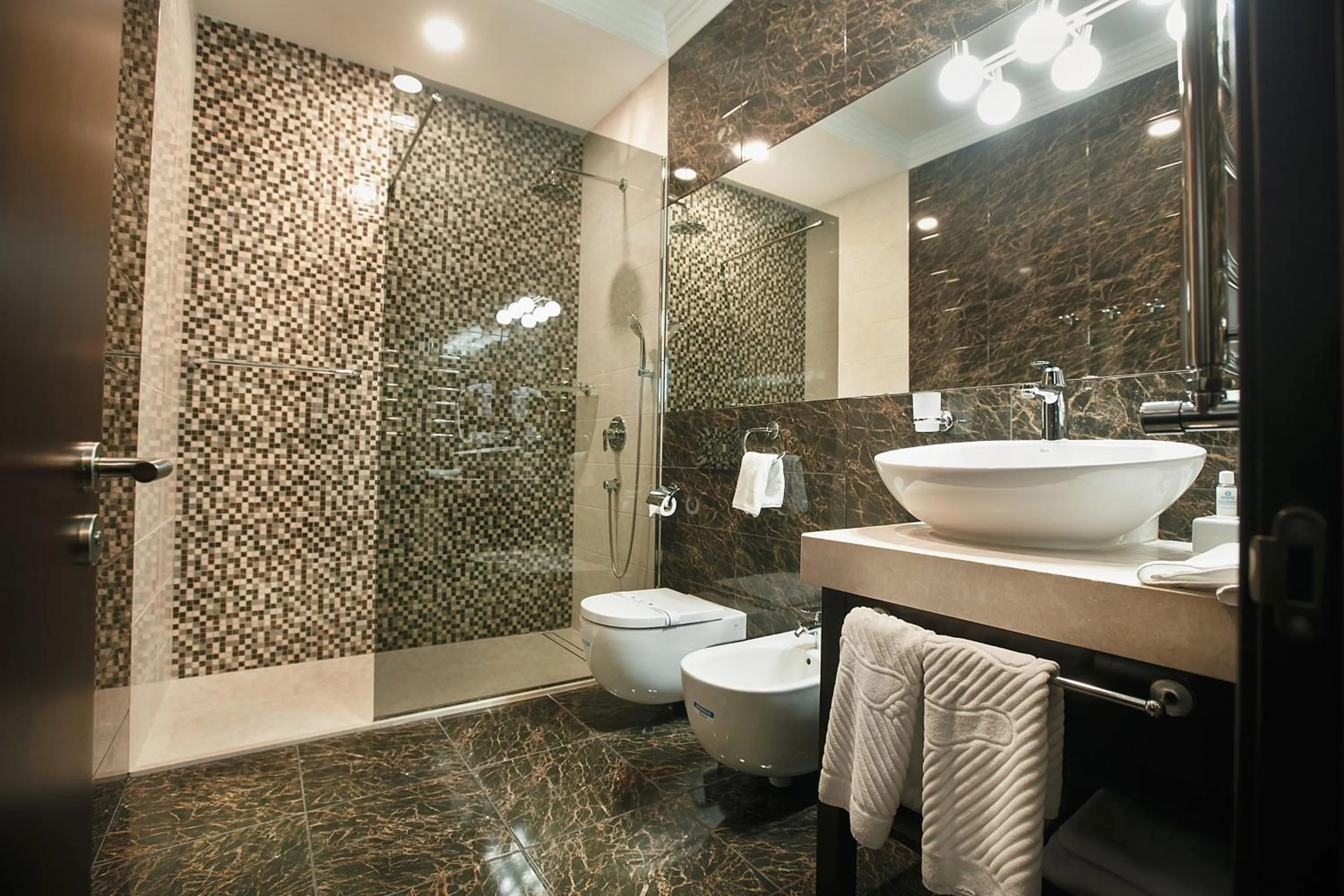 Shower in Tsunami Spa Hotel