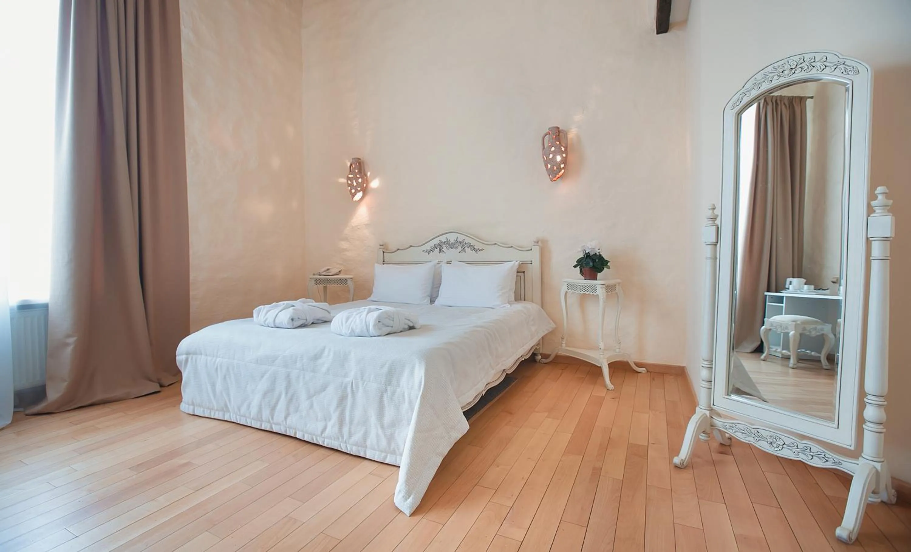 Bed in Tsunami Spa Hotel