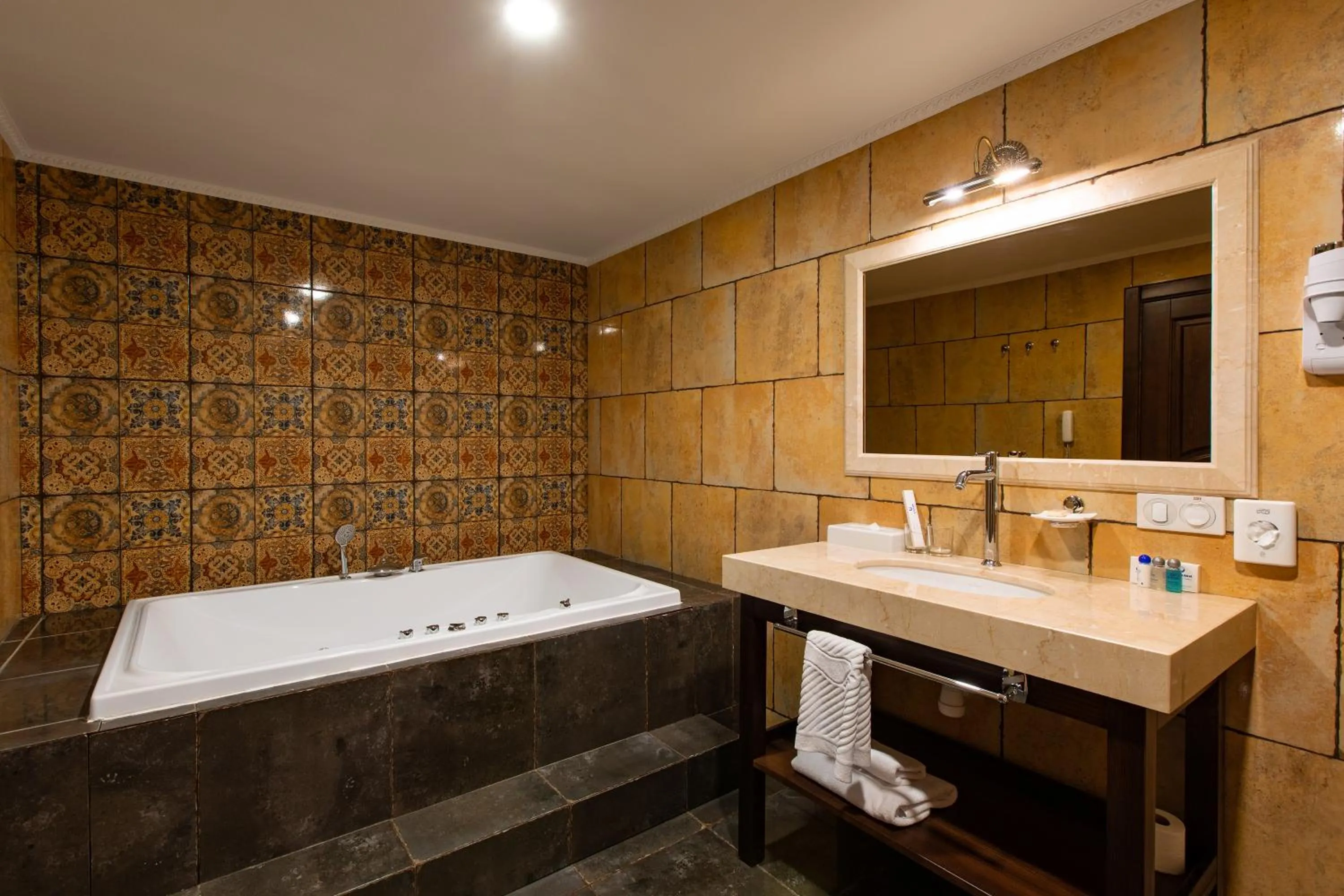 Hot Tub in Tsunami Spa Hotel