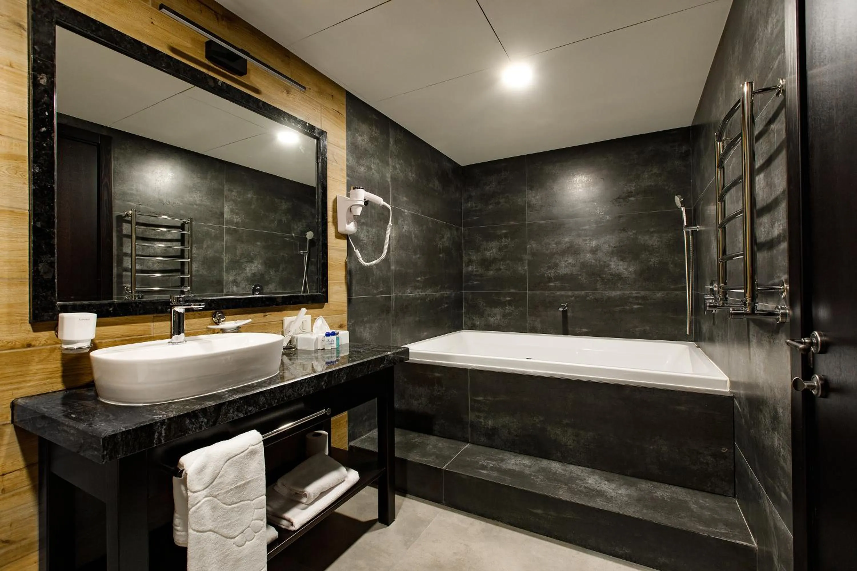 Hot Tub in Tsunami Spa Hotel