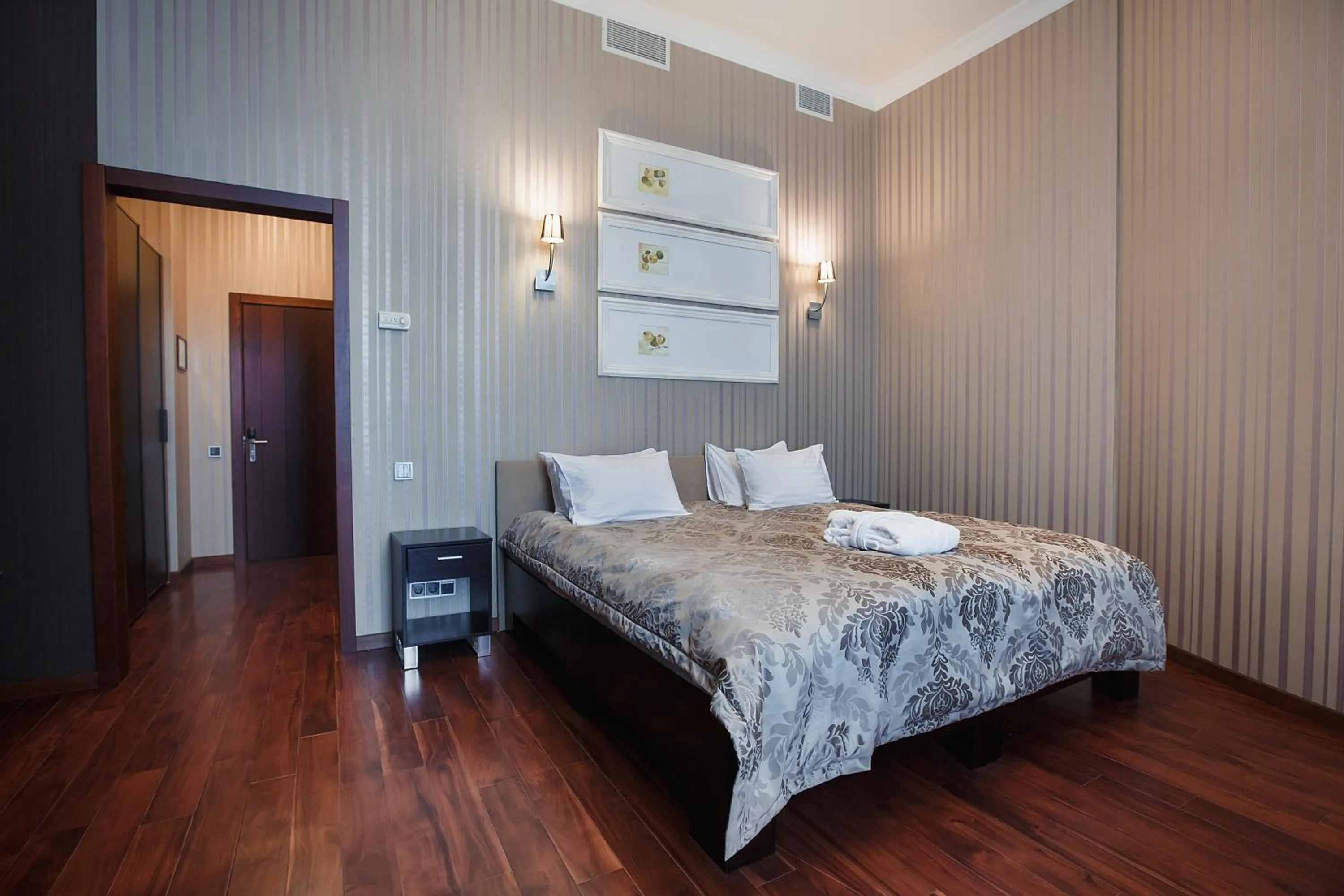 Photo of the whole room, Bed in Tsunami Spa Hotel