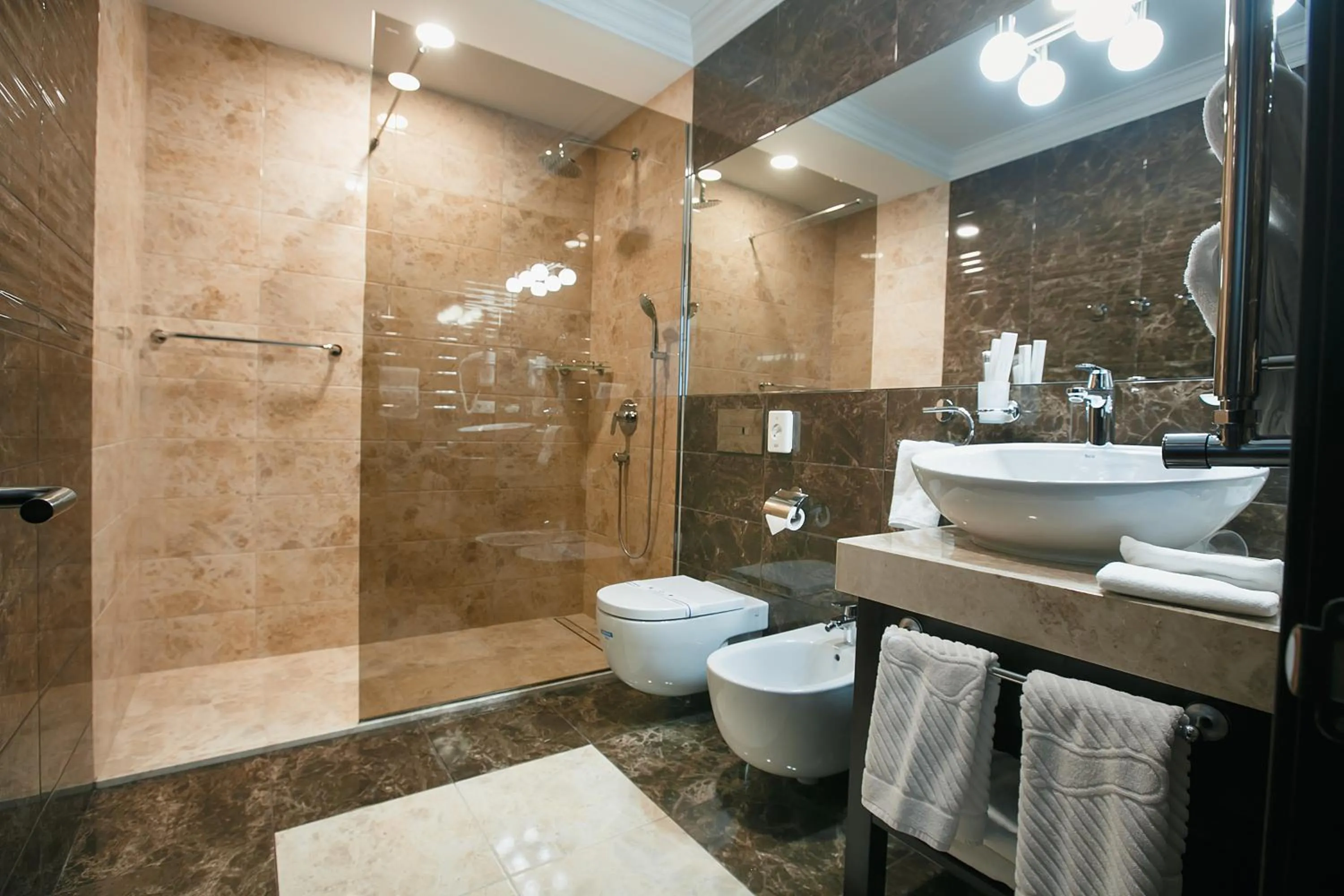 Shower in Tsunami Spa Hotel