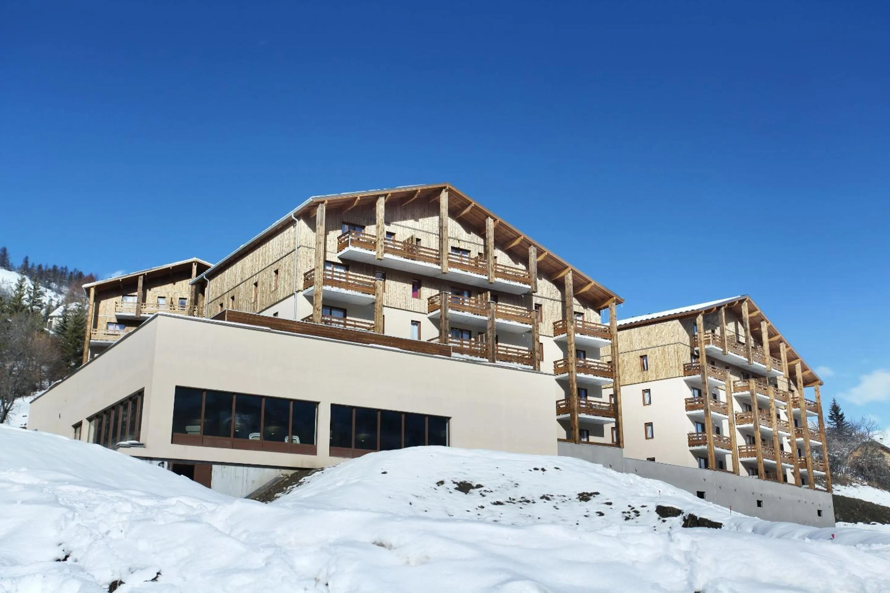 Facade/entrance in Résidence Odalys Le Village de Praroustan
