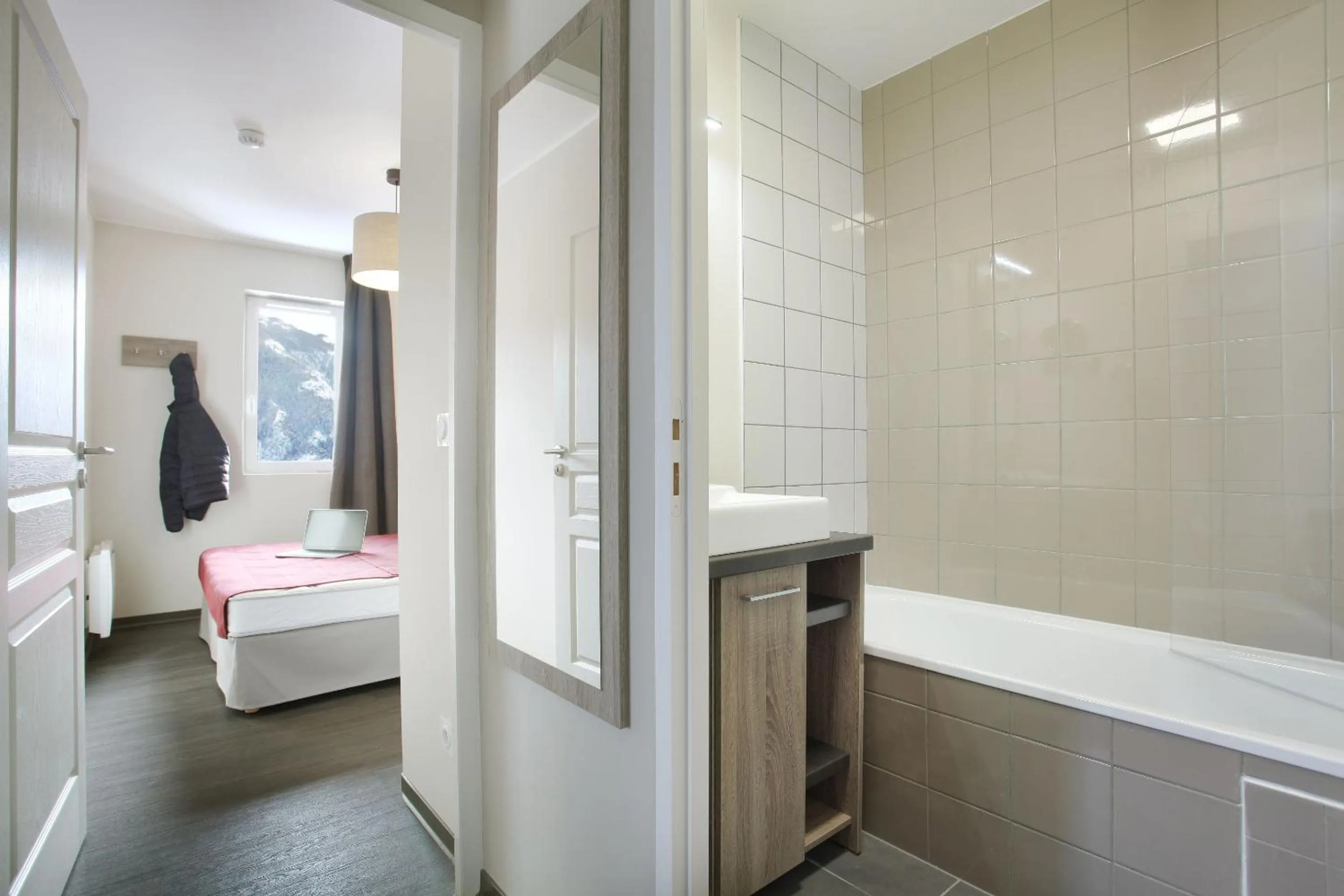 Bathroom, Bed in Résidence Odalys Le Village de Praroustan