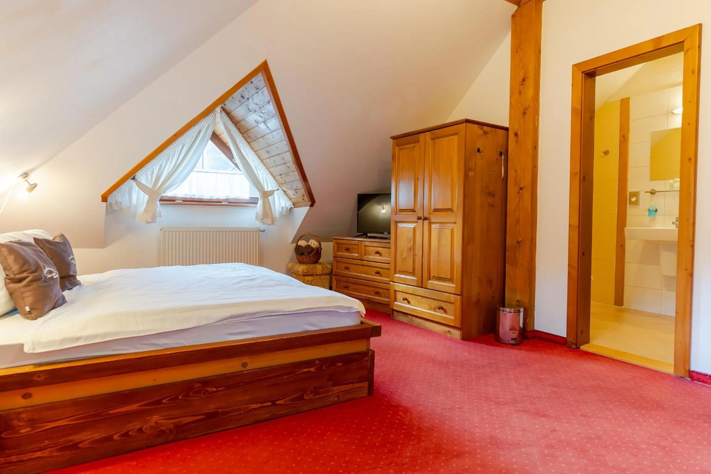 Photo of the whole room, Bed in Hotel Strachanovka - Jánska Koliba