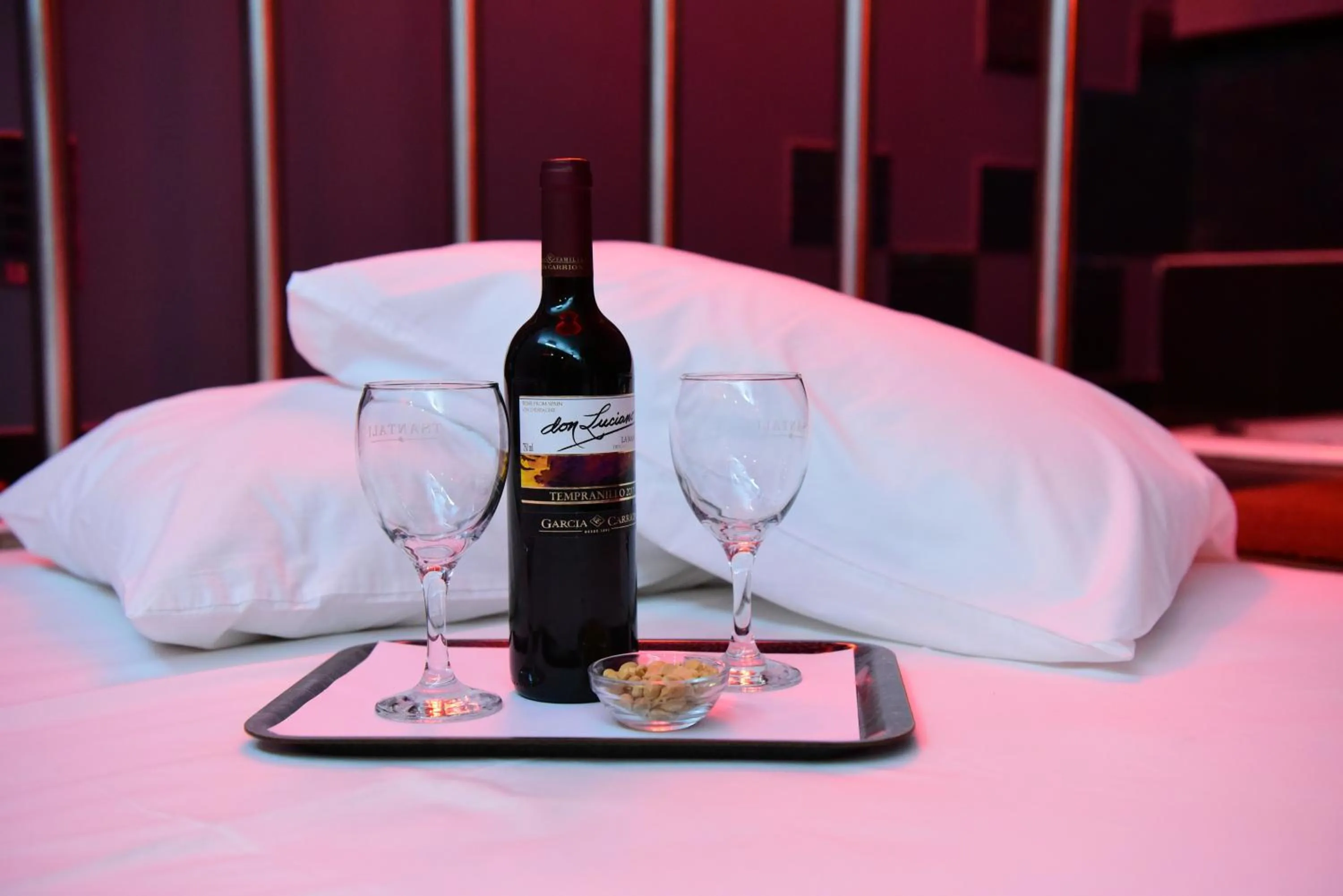 Drinks, Bed in Eva Hotel Piraeus