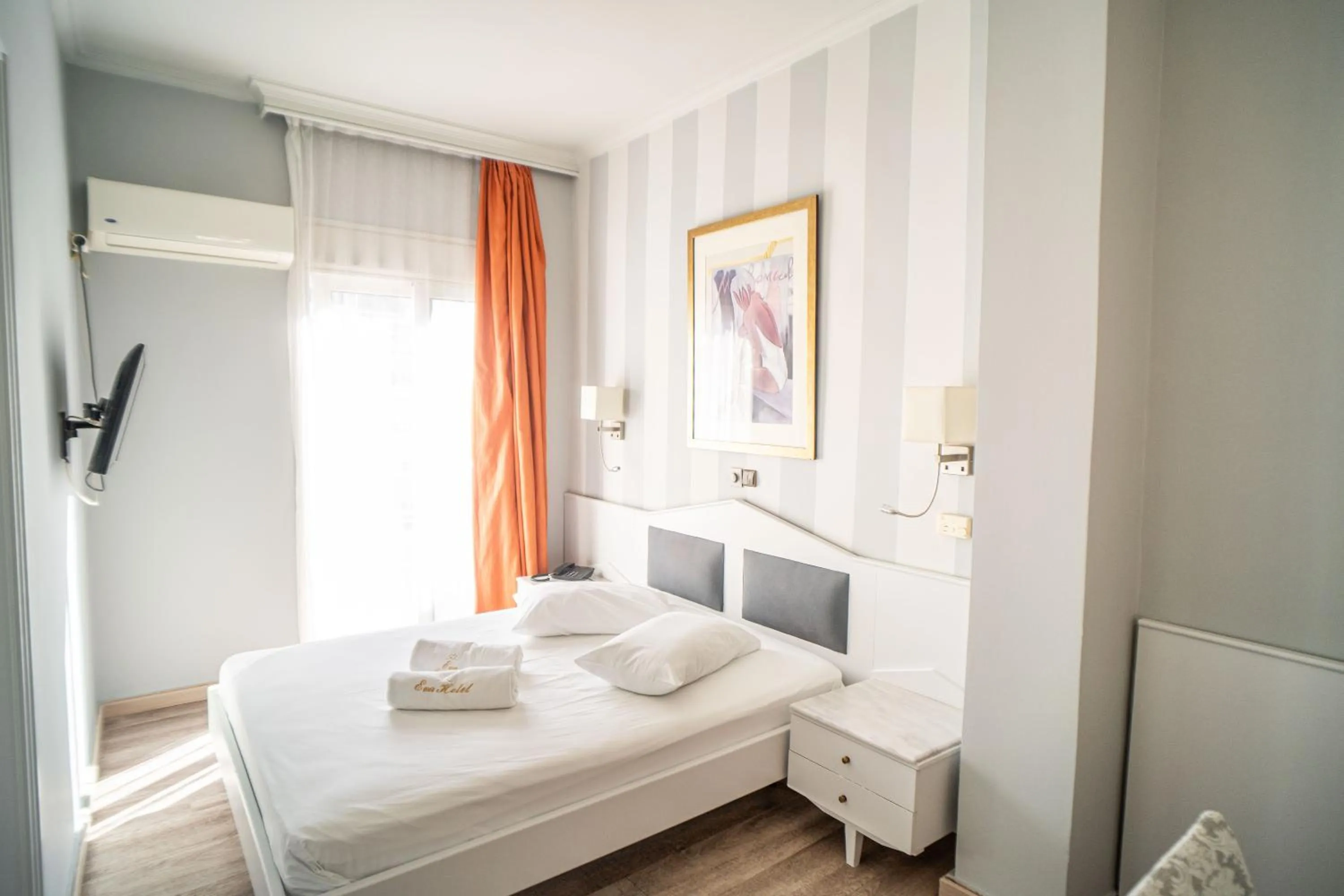 Bed in Eva Hotel Piraeus