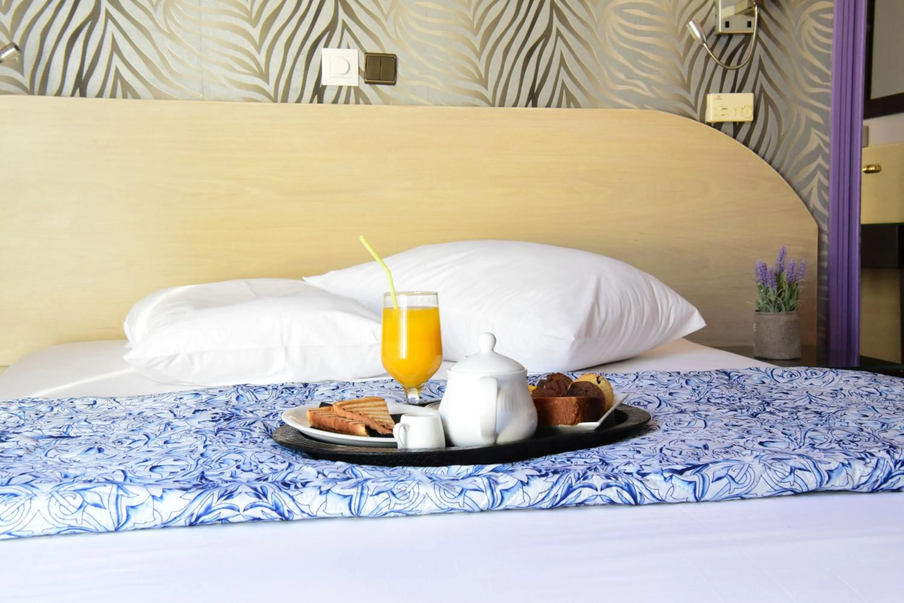 Bed in Eva Hotel Piraeus