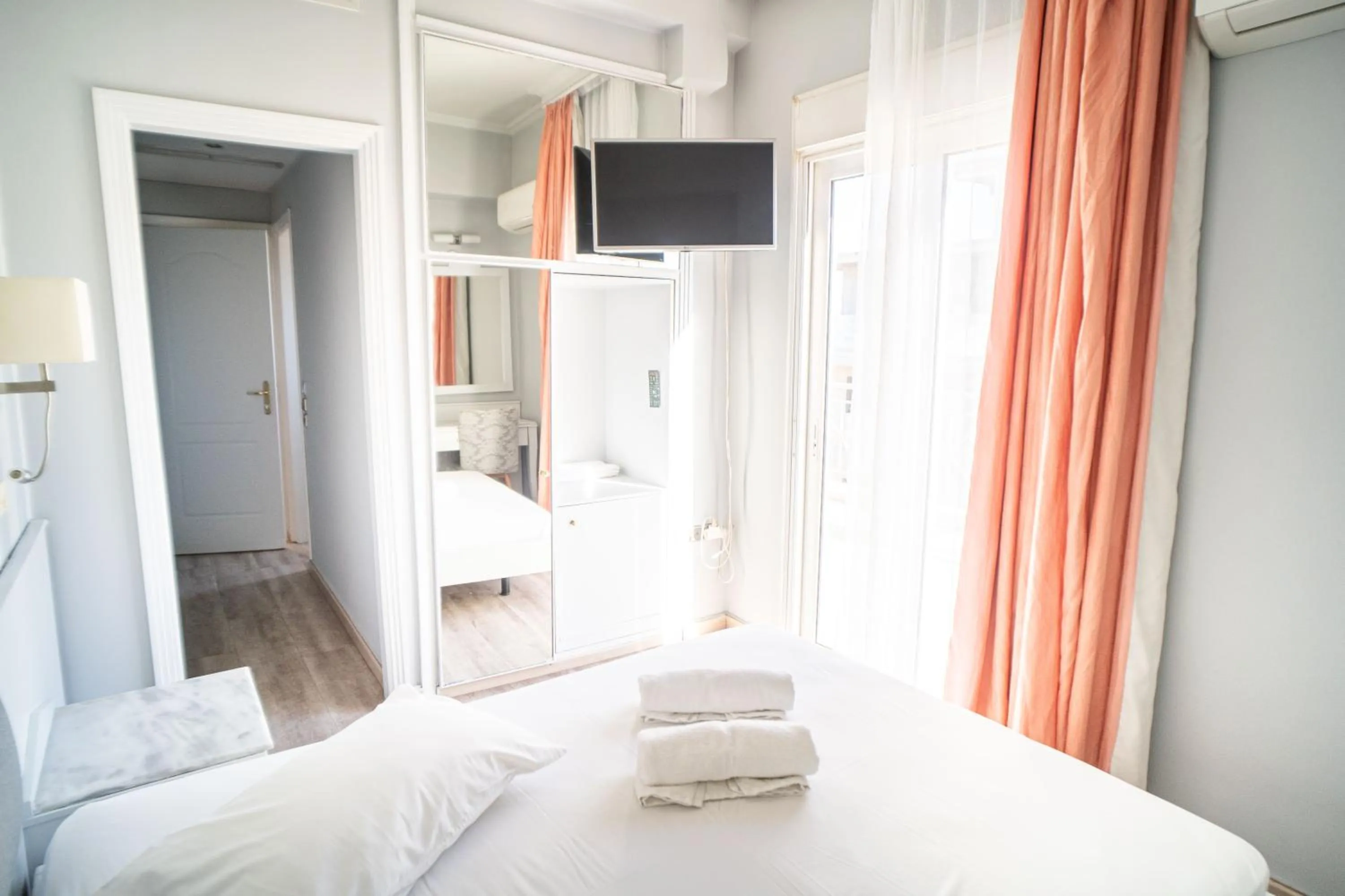 Bed in Eva Hotel Piraeus