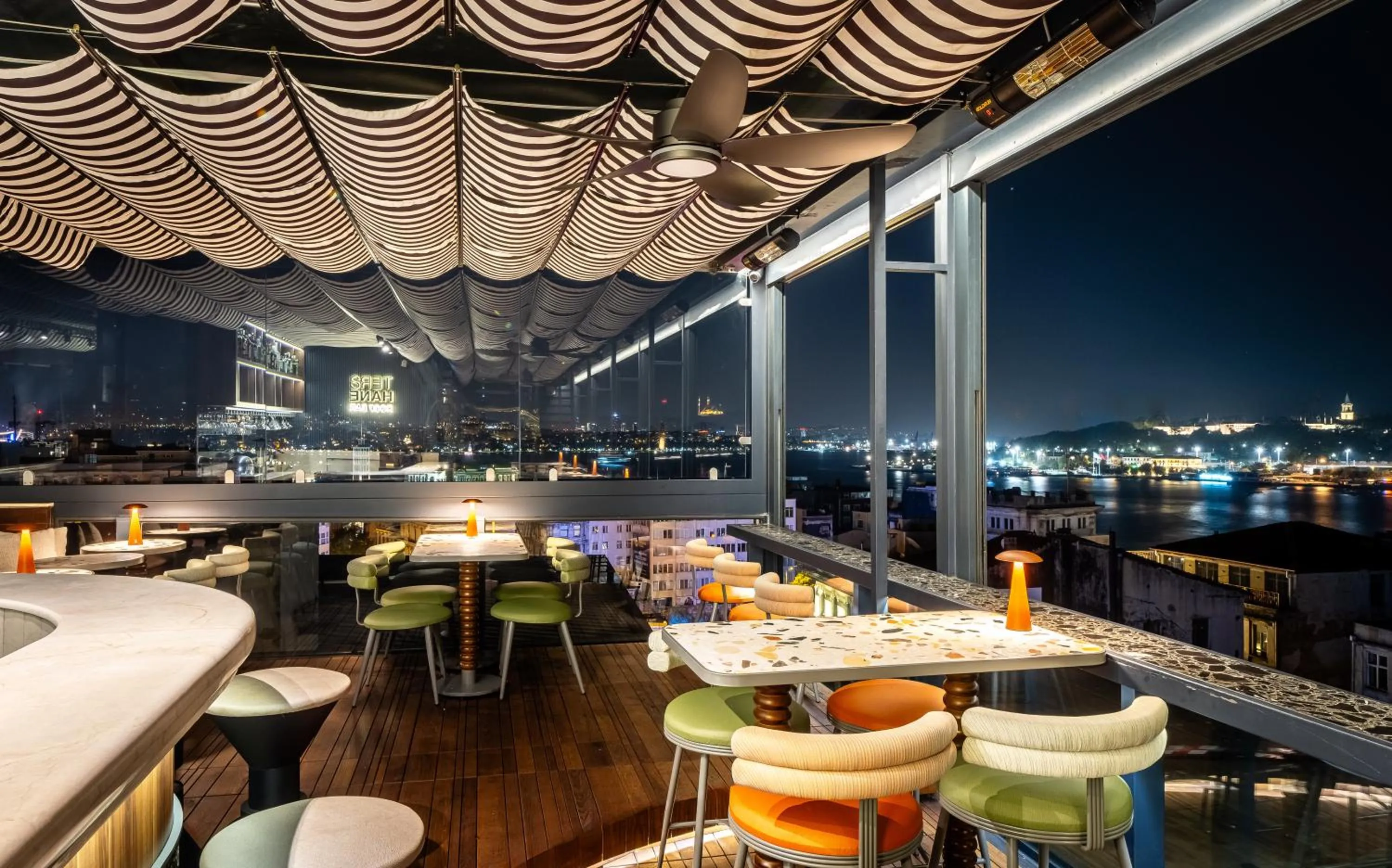 Restaurant/places to eat in Hotel Momento Golden Horn