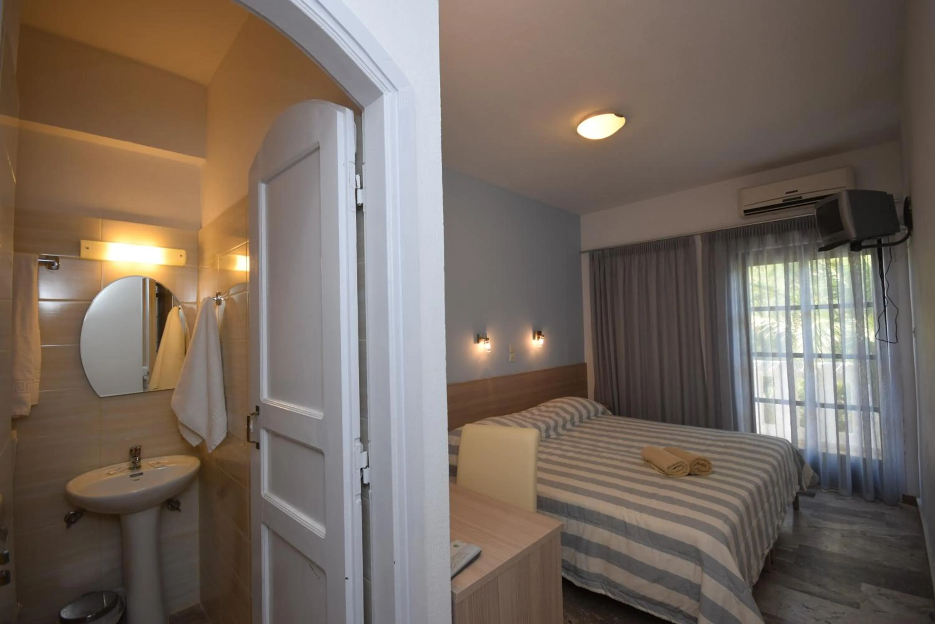 Bathroom, Bed in Myrtis Spa Hotel