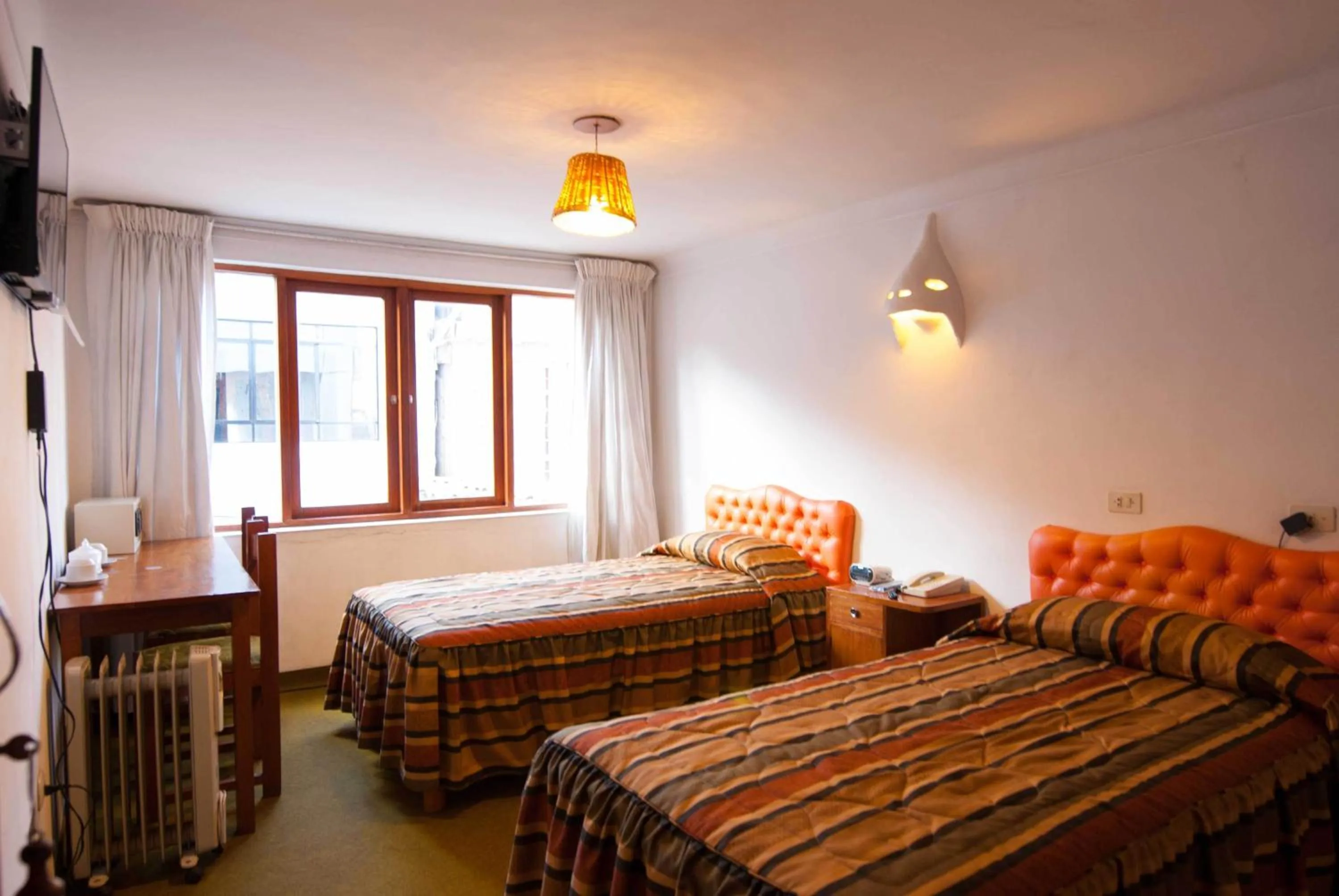 Photo of the whole room in Hotel Casablanca