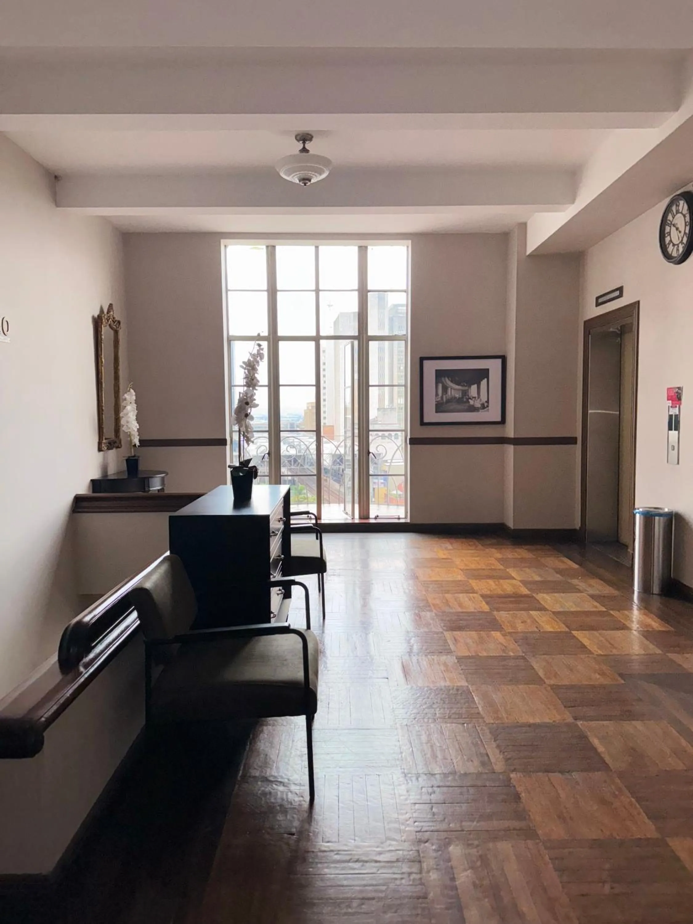 Seating area in Hotel Nutibara