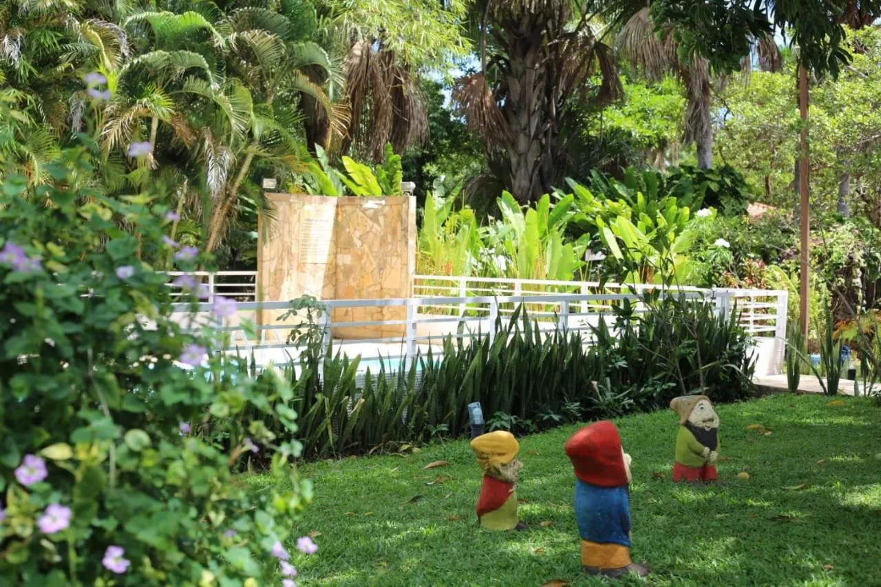 Swimming pool in Pousada Murici