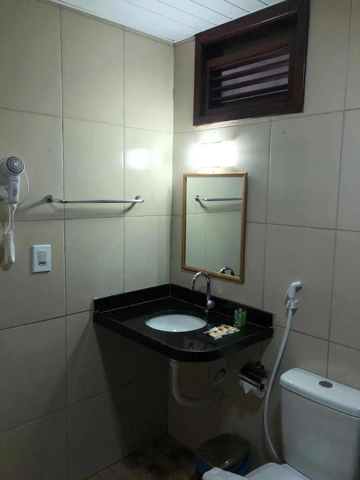 Toilet in Pousada Murici