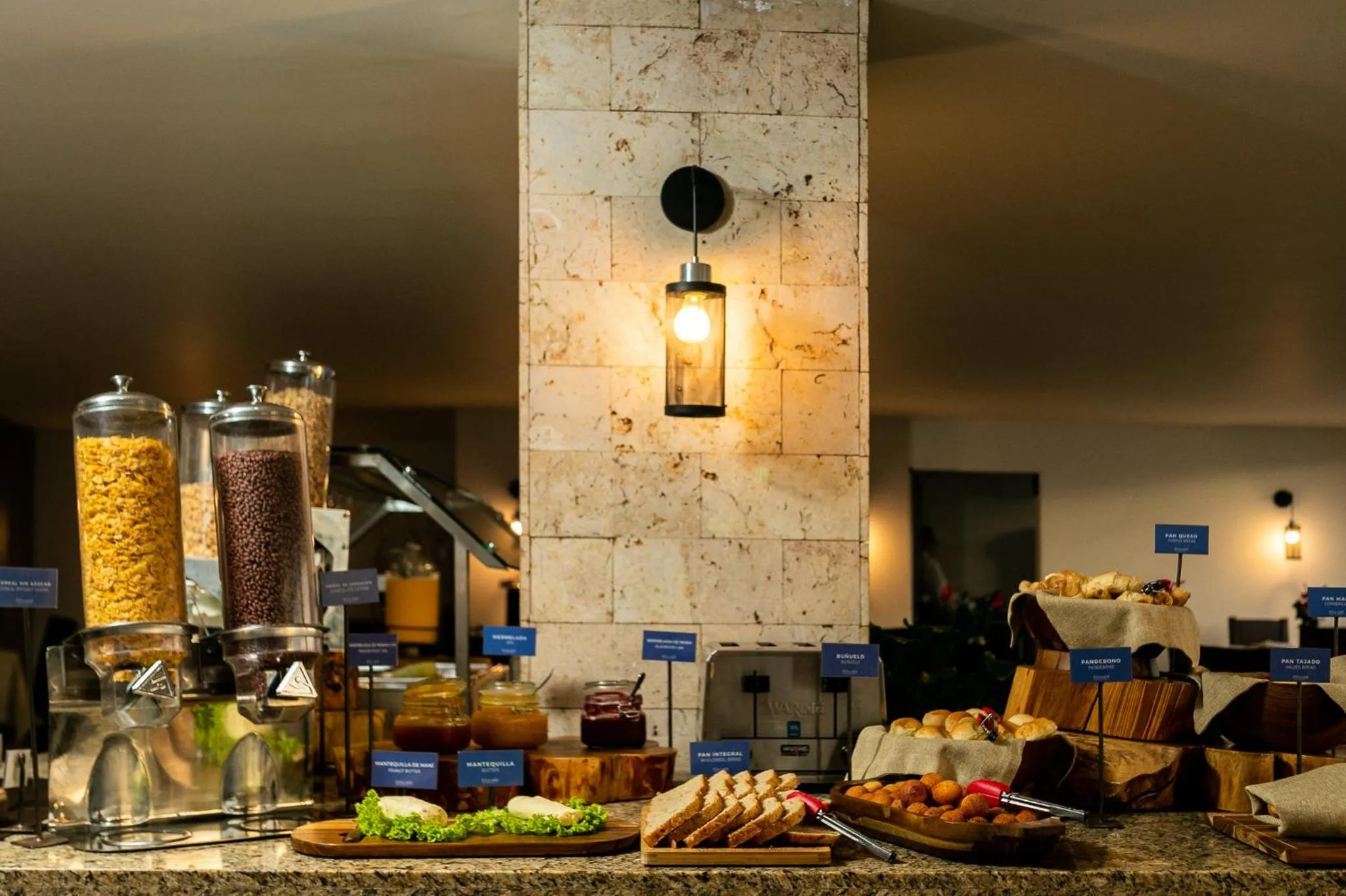 Restaurant/places to eat in Hotel Carretero