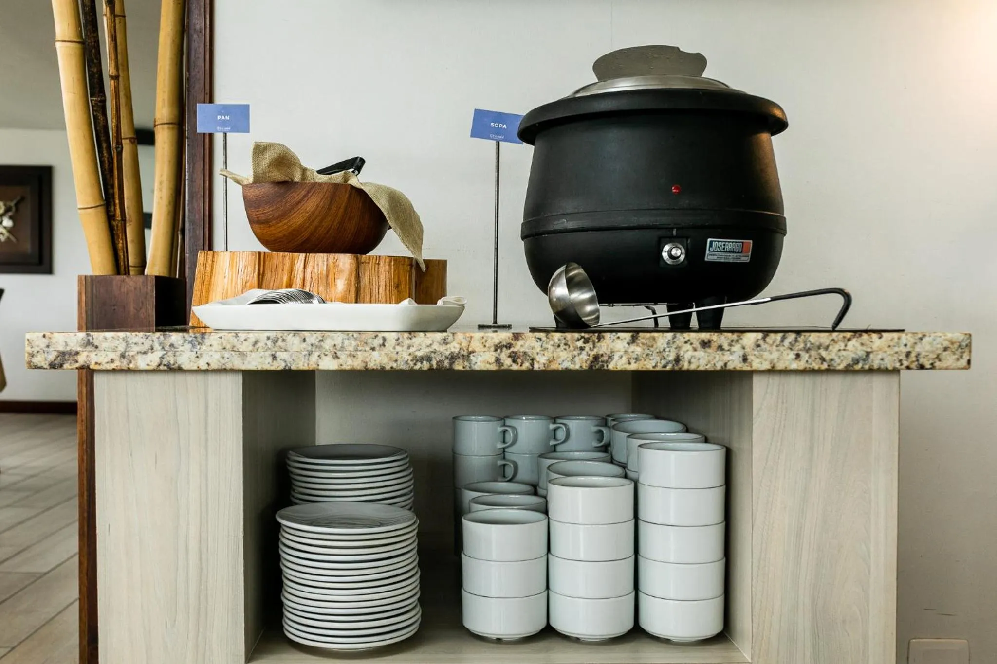 Restaurant/places to eat in Hotel Carretero