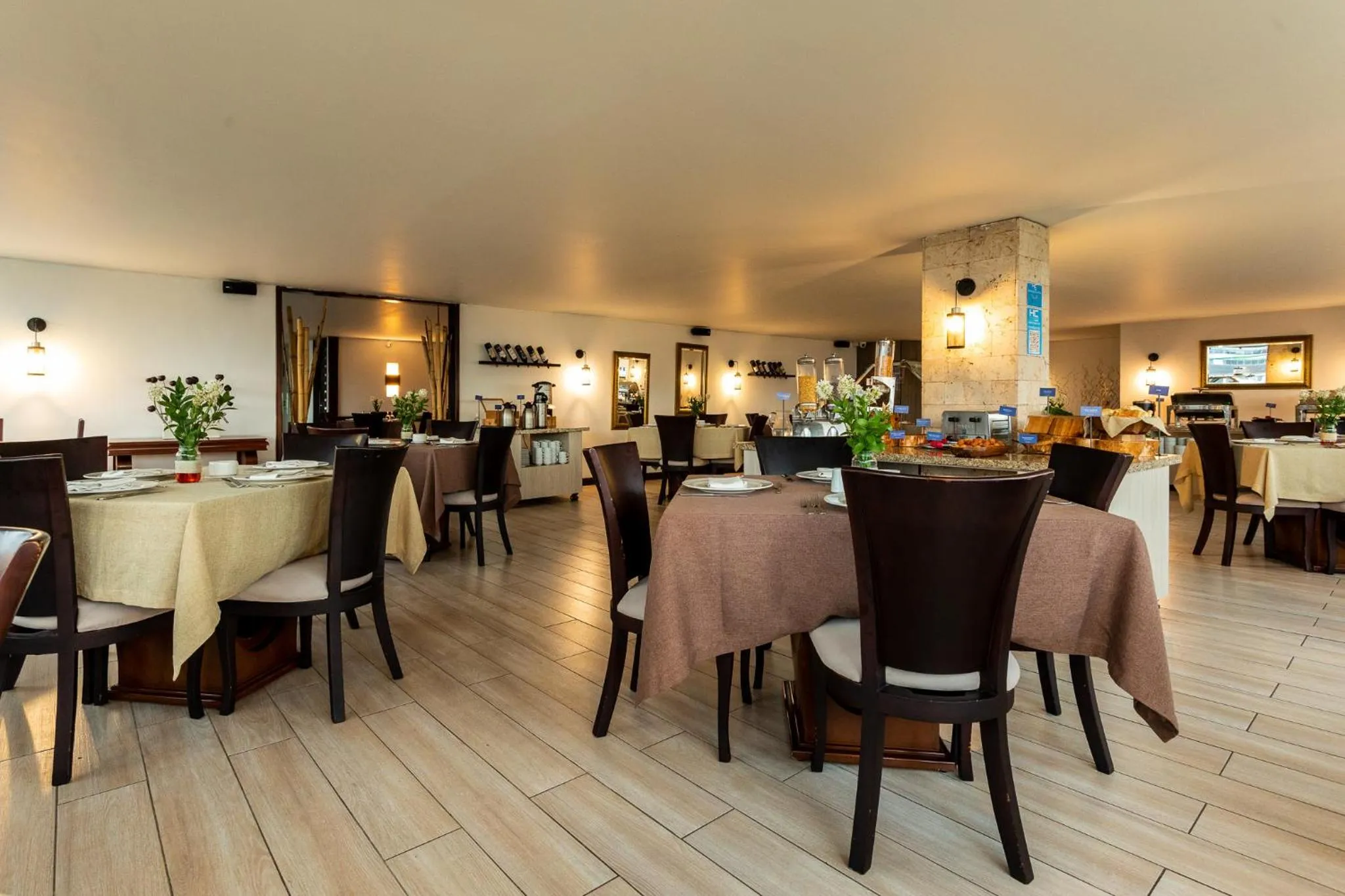 Restaurant/places to eat in Hotel Carretero