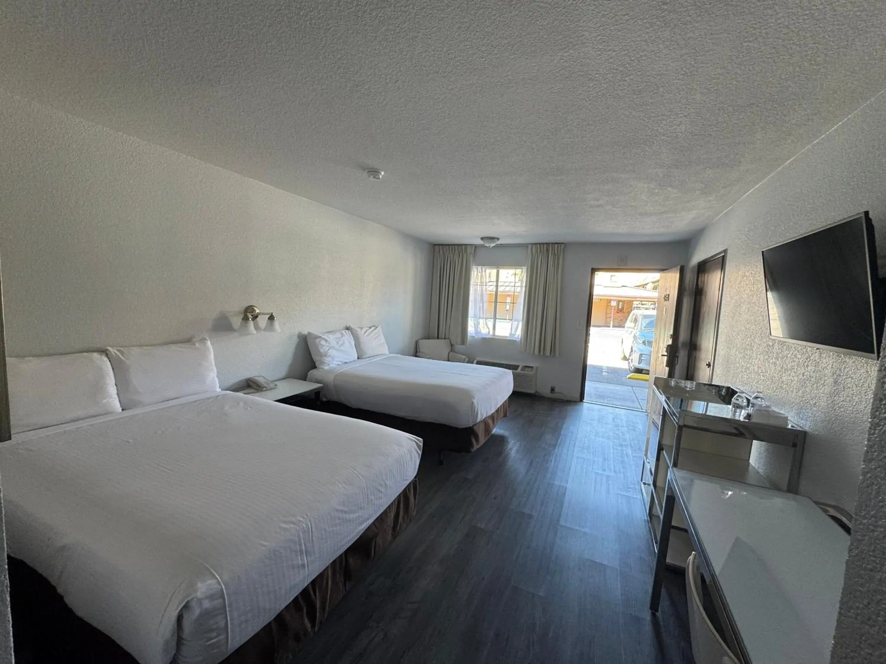 Deluxe Double Room in The New Pioneer Deluxe Double Room in The New Pioneer