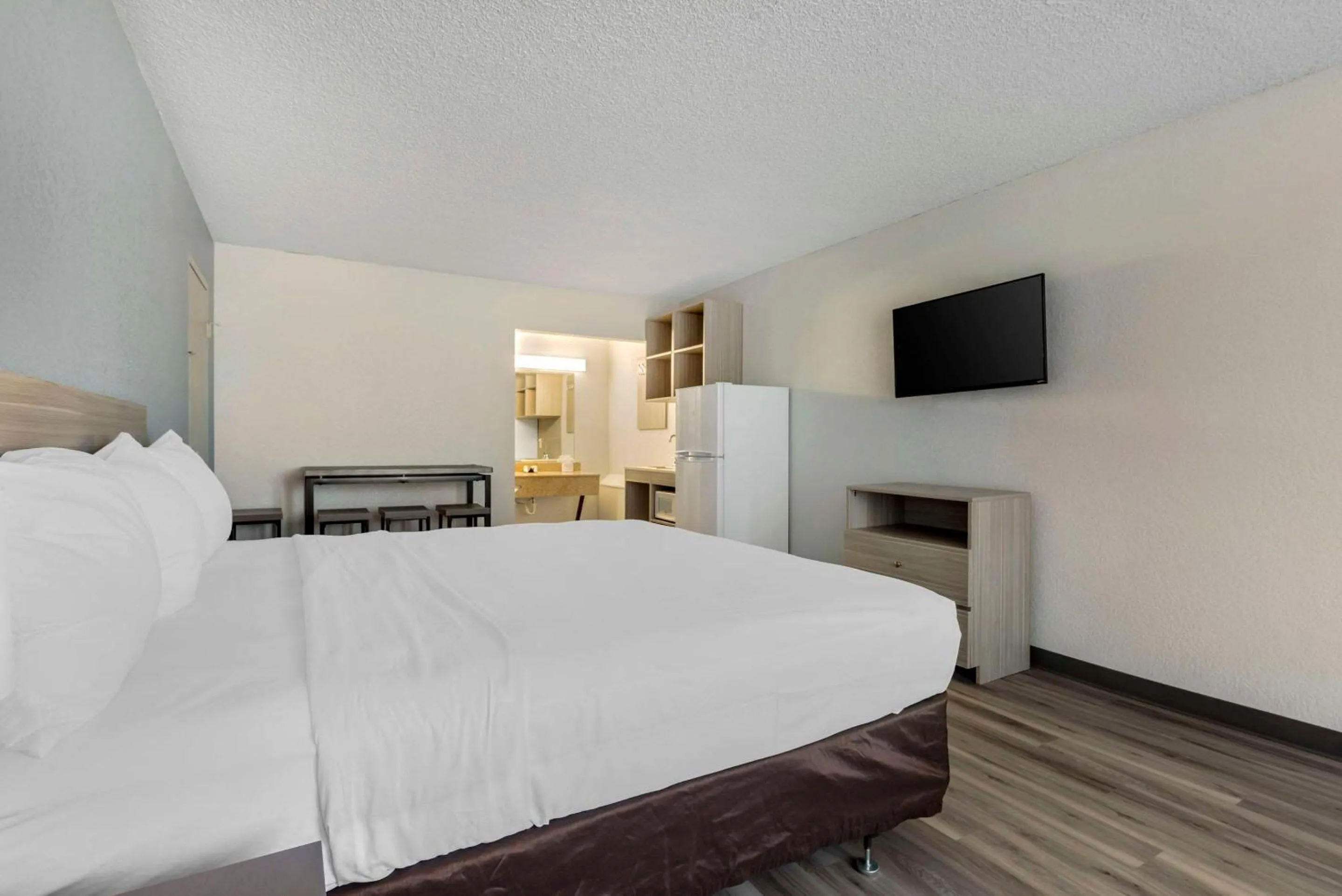 Bedroom, Bed in Suburban Studios Pueblo North