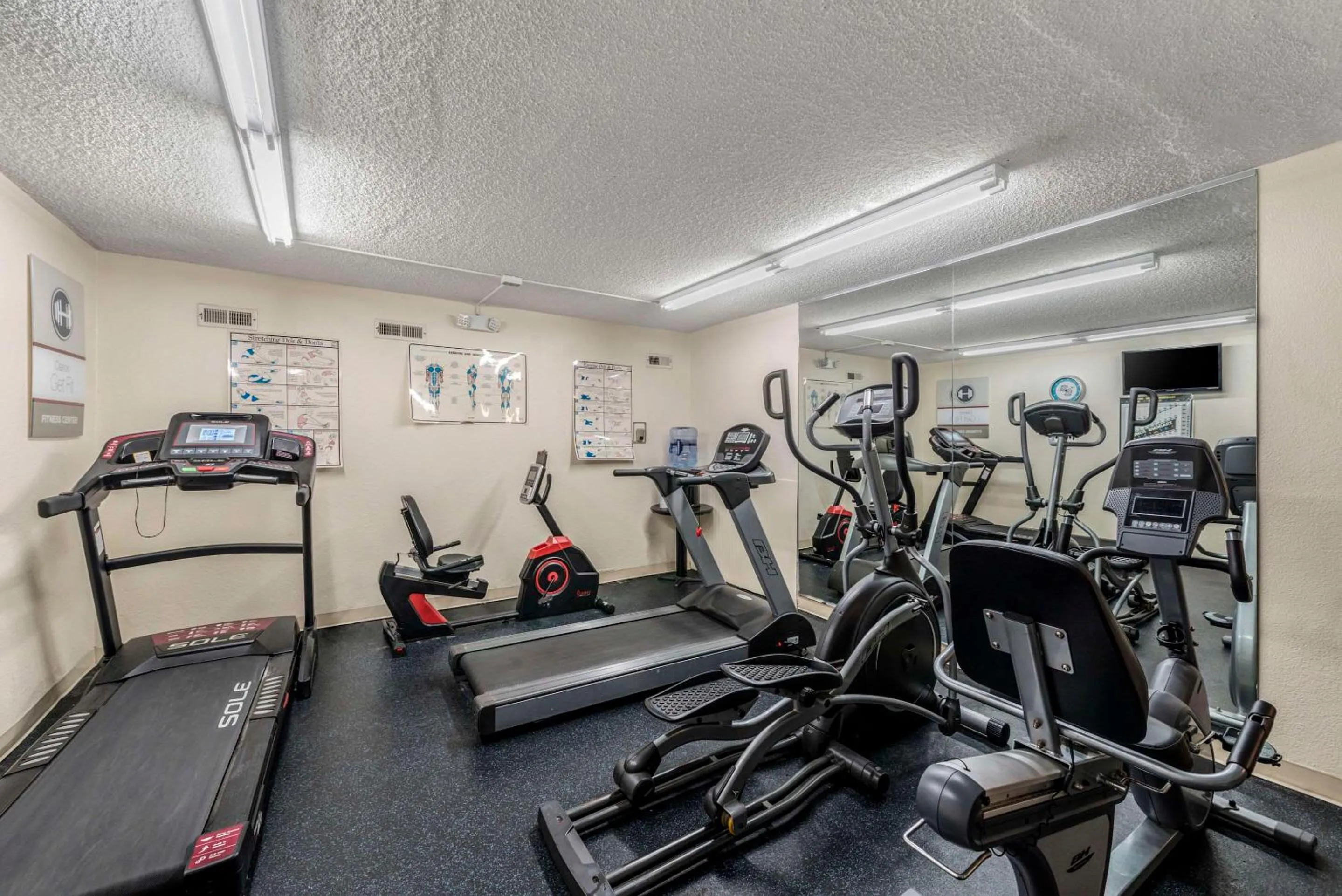 Fitness centre/facilities in Suburban Studios Pueblo North