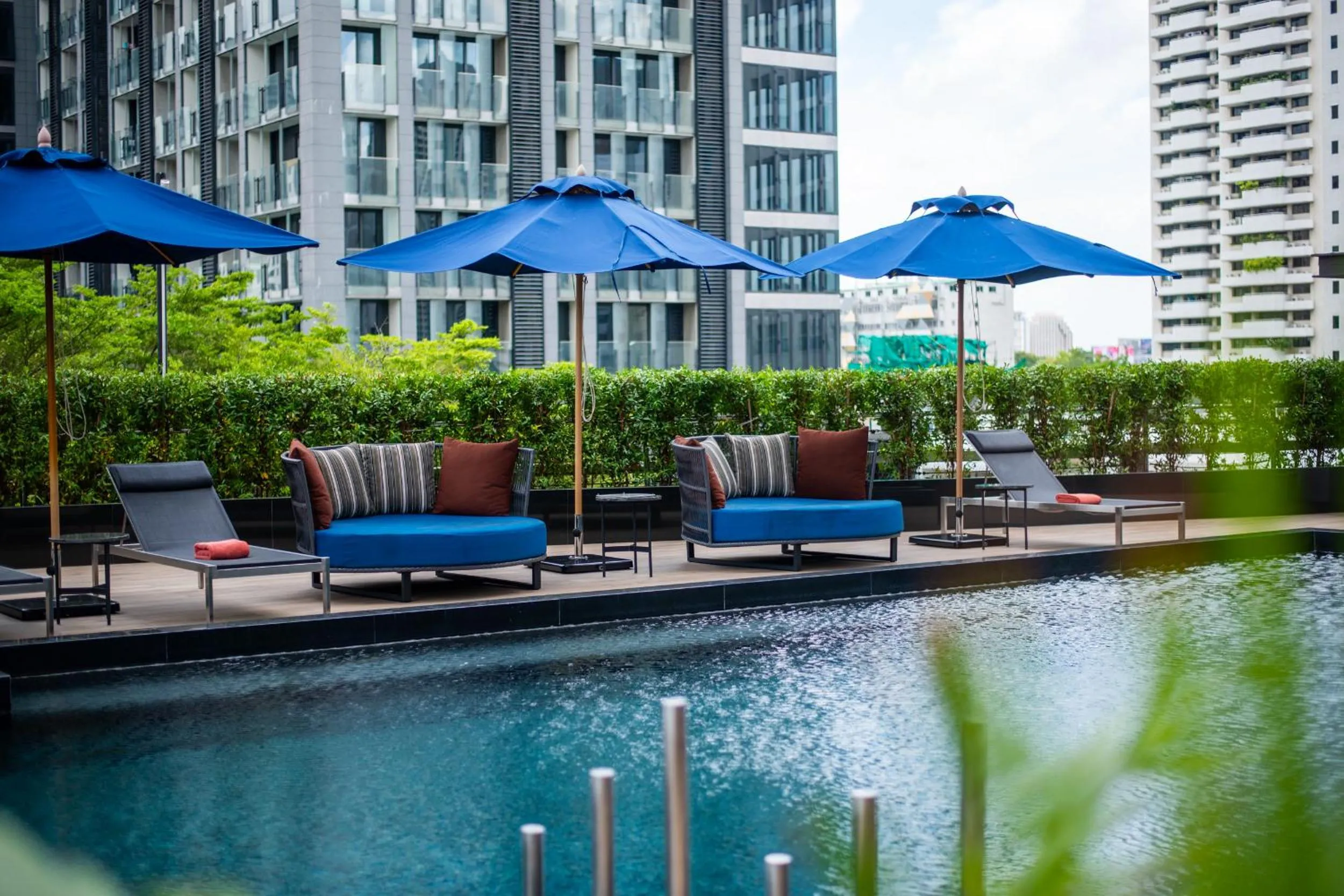 Swimming pool in Fraser Suites Sukhumvit Bangkok