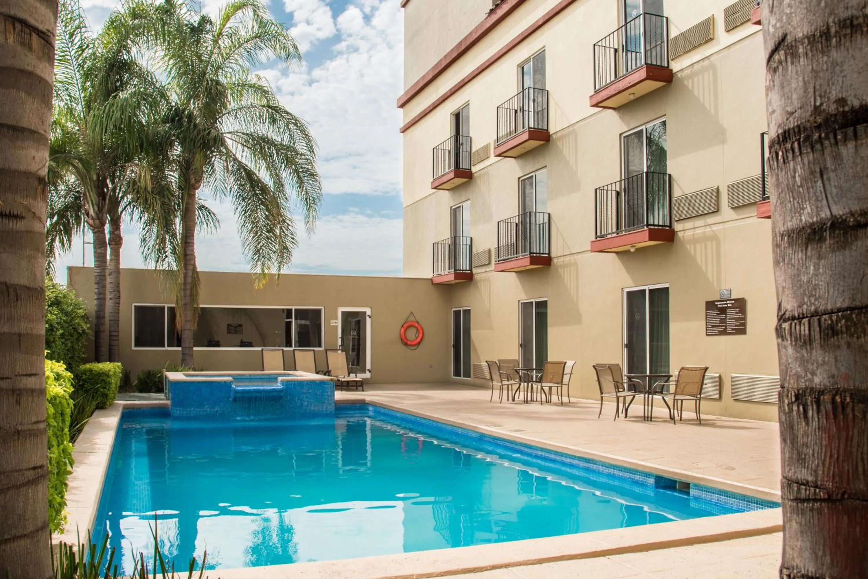 Swimming pool in Best Western PLUS Monterrey Airport