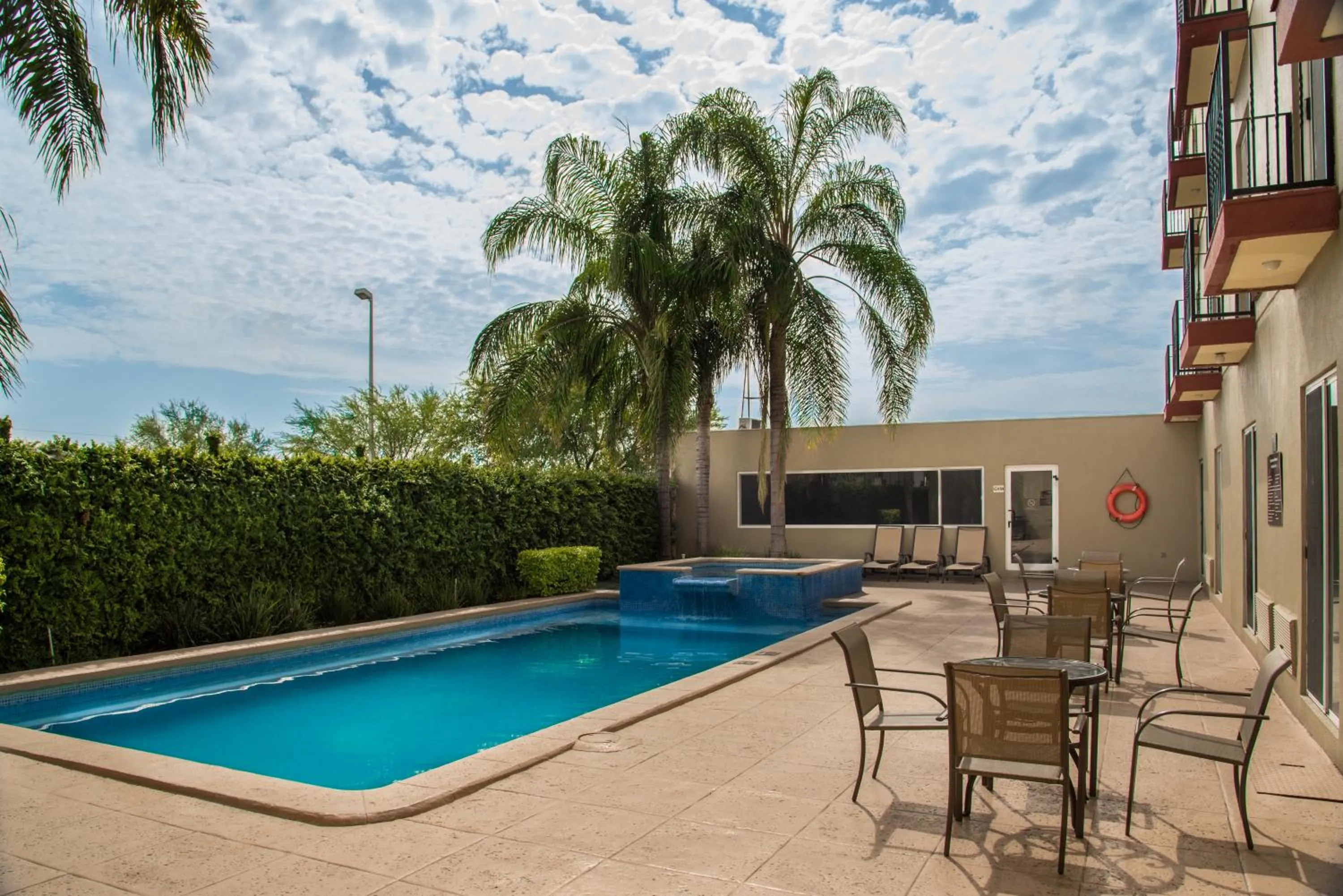 Swimming pool in Best Western PLUS Monterrey Airport