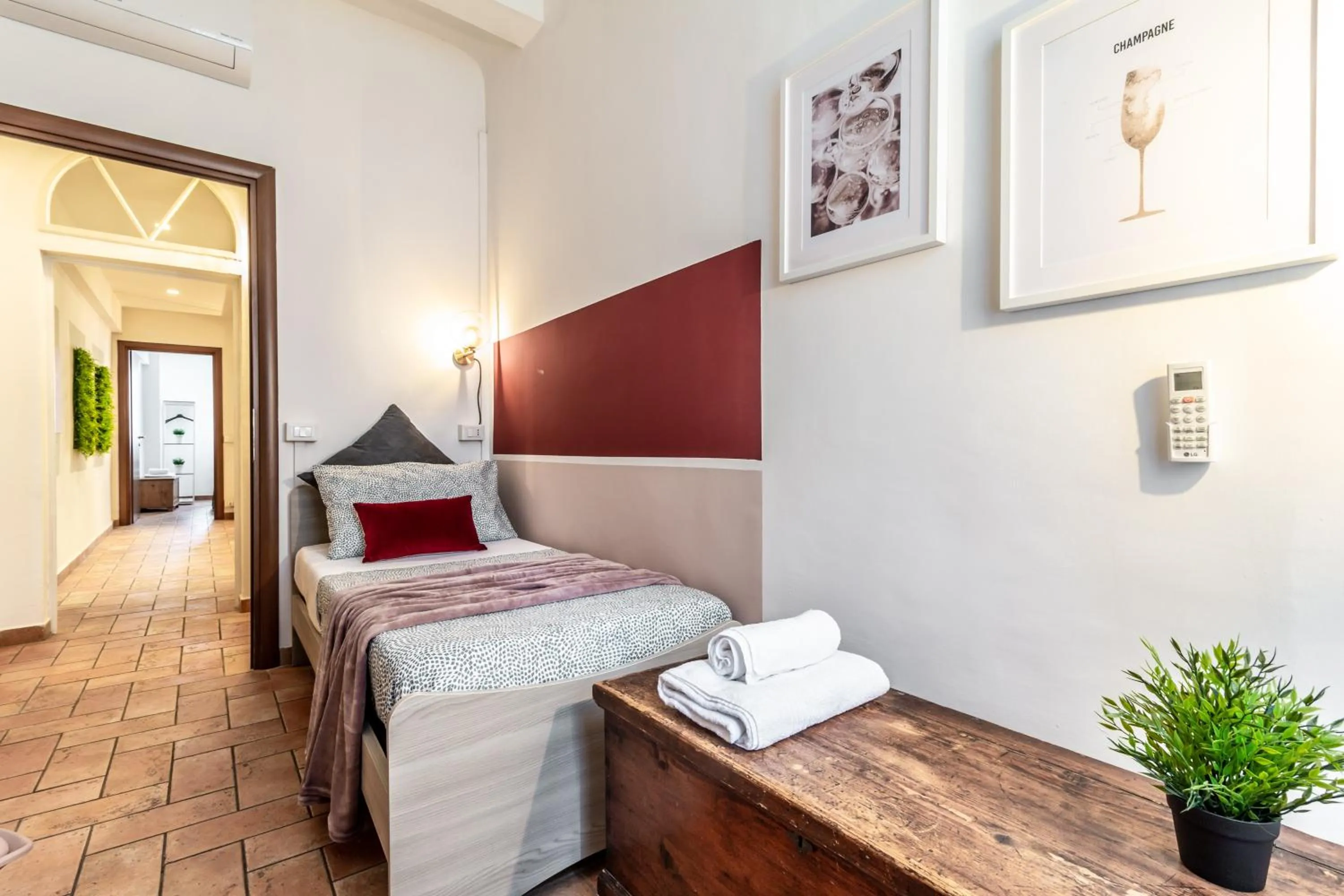 Bed in Wine Apartments Florence Ansonica