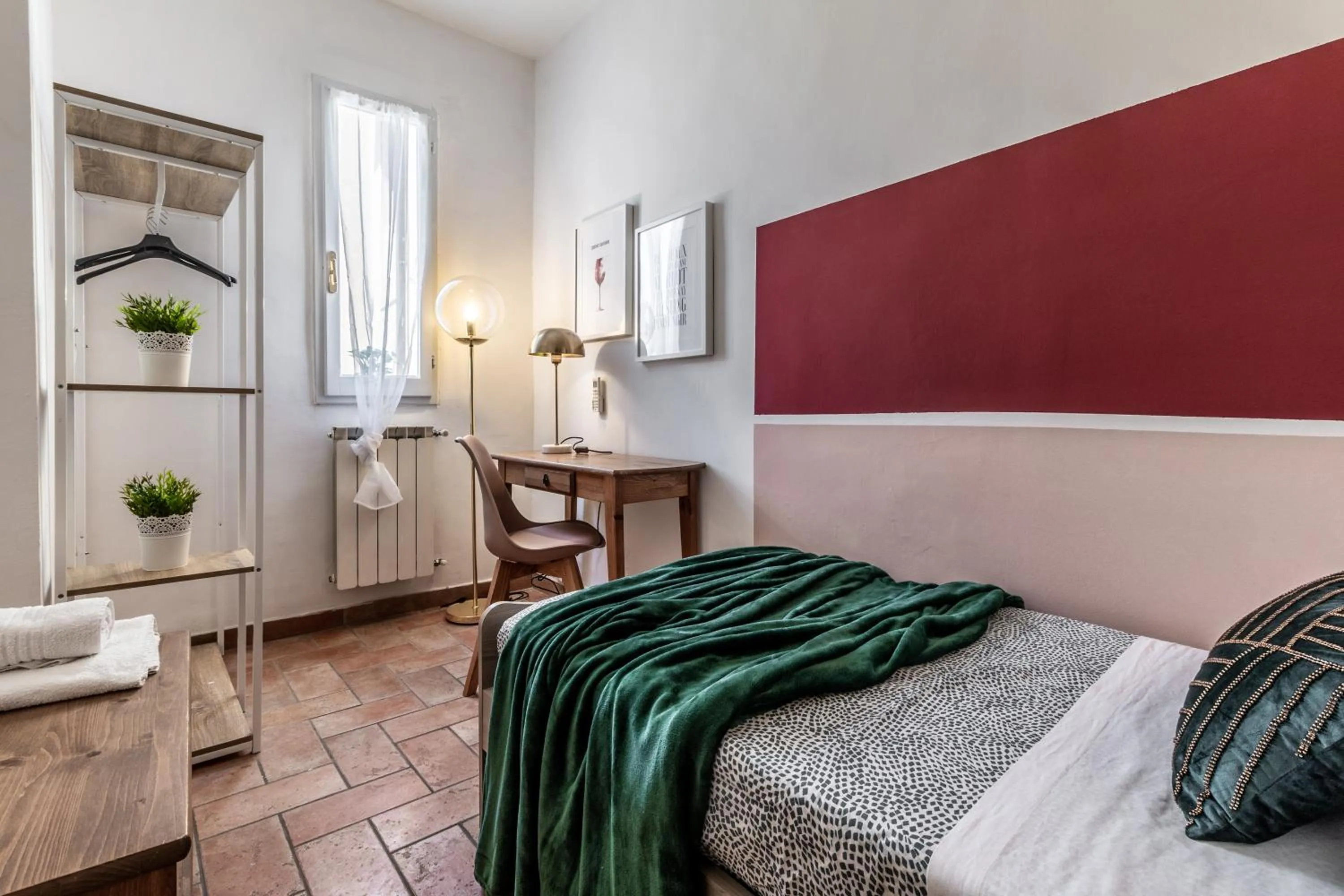 Bed in Wine Apartments Florence Ansonica