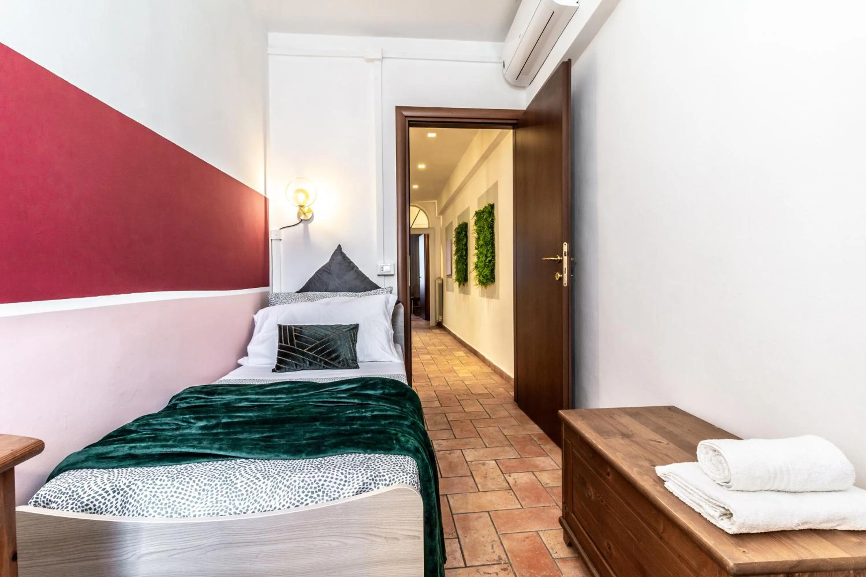 Bed in Wine Apartments Florence Ansonica