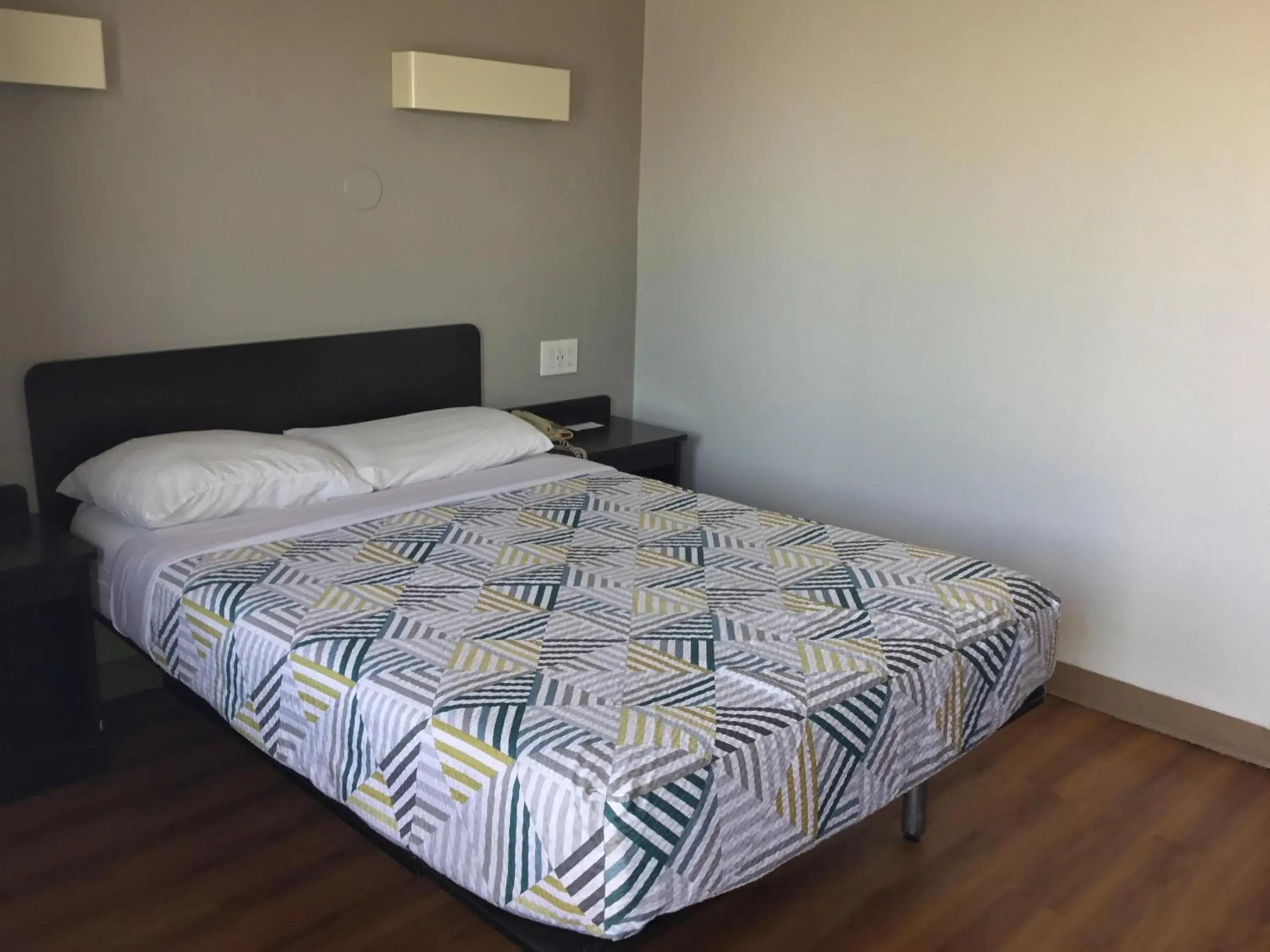 Double Room - Disability Access - Roll In Shower in Motel 6-El Paso, TX - West Double Room - Disability Access - Roll In Shower in Motel 6-El Paso, TX - West